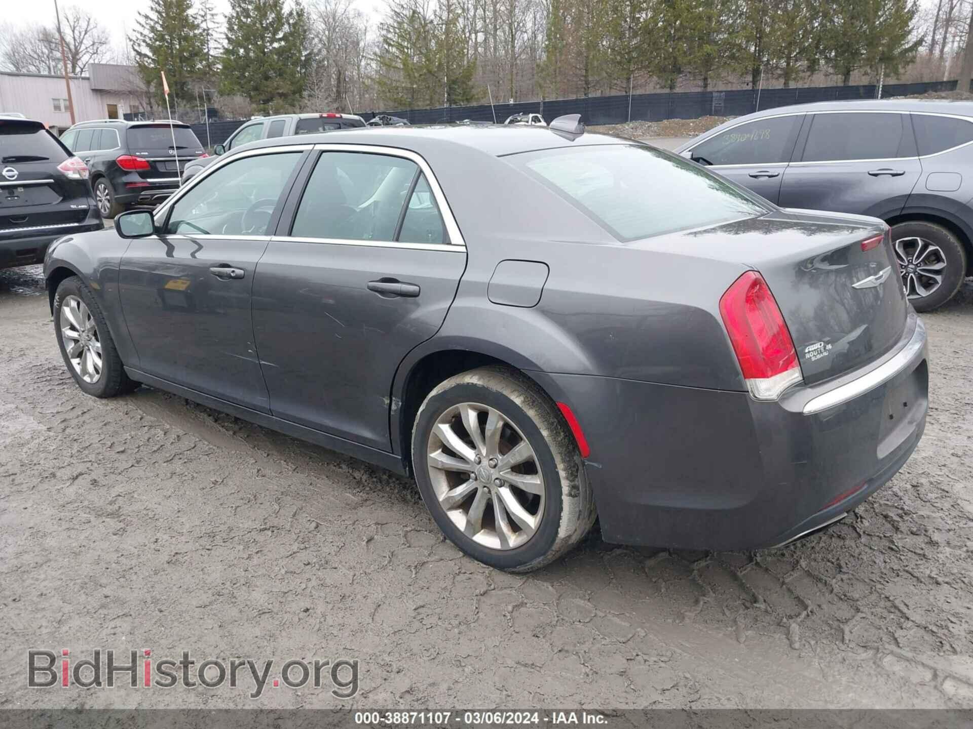 2016 CHRYSLER 300 - VIN: 2C3CCARG3GH262020 - Фото 3