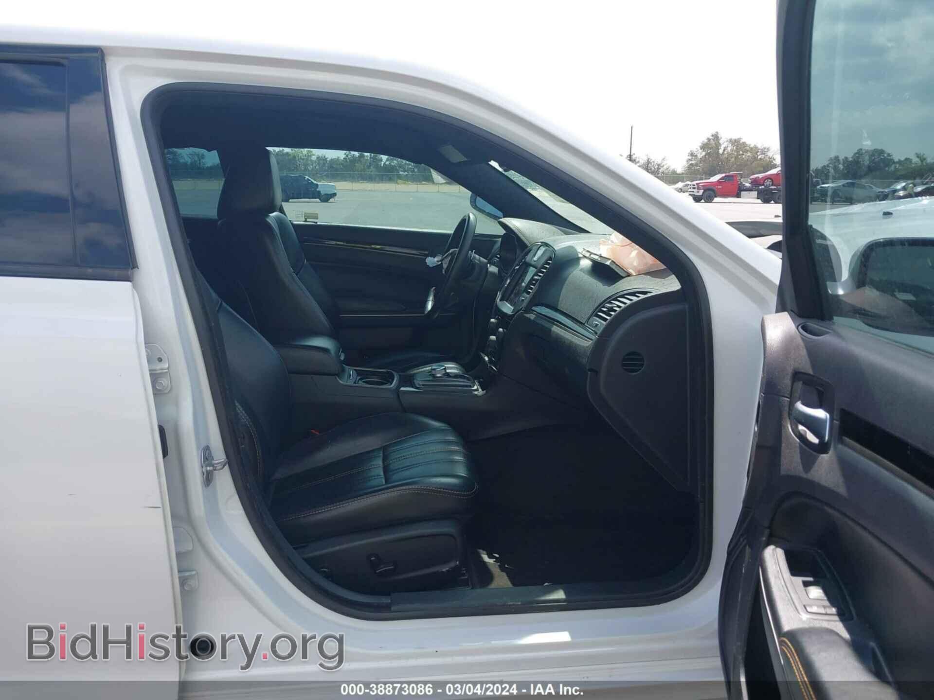 2017 CHRYSLER 300 - VIN: 2C3CCABG9HH538468 - Фото 5