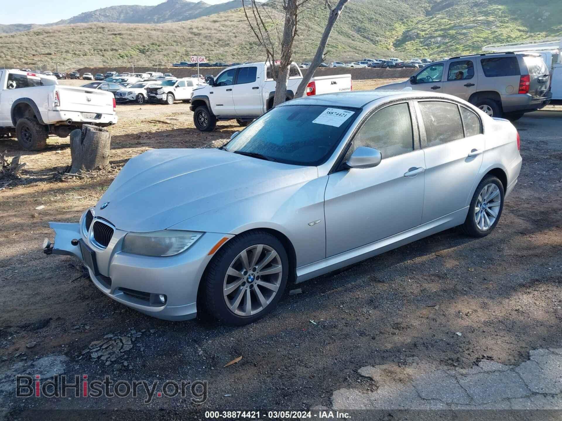 2011 BMW 328I - VIN: WBAPH5C55BA444318 - Фото 2
