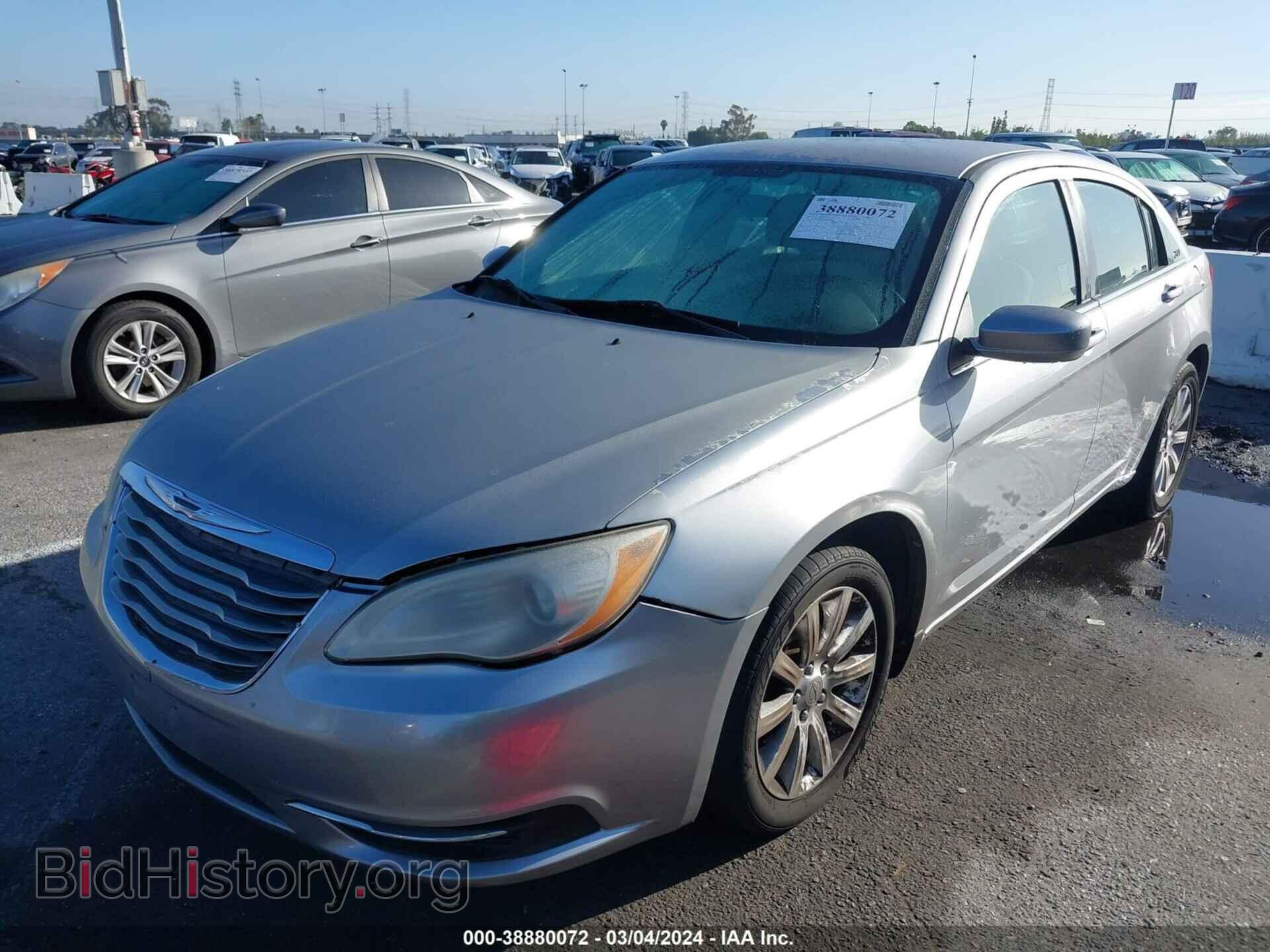 2013 CHRYSLER 200 - VIN: 1C3CCBBG8DN532037 - Фото 2