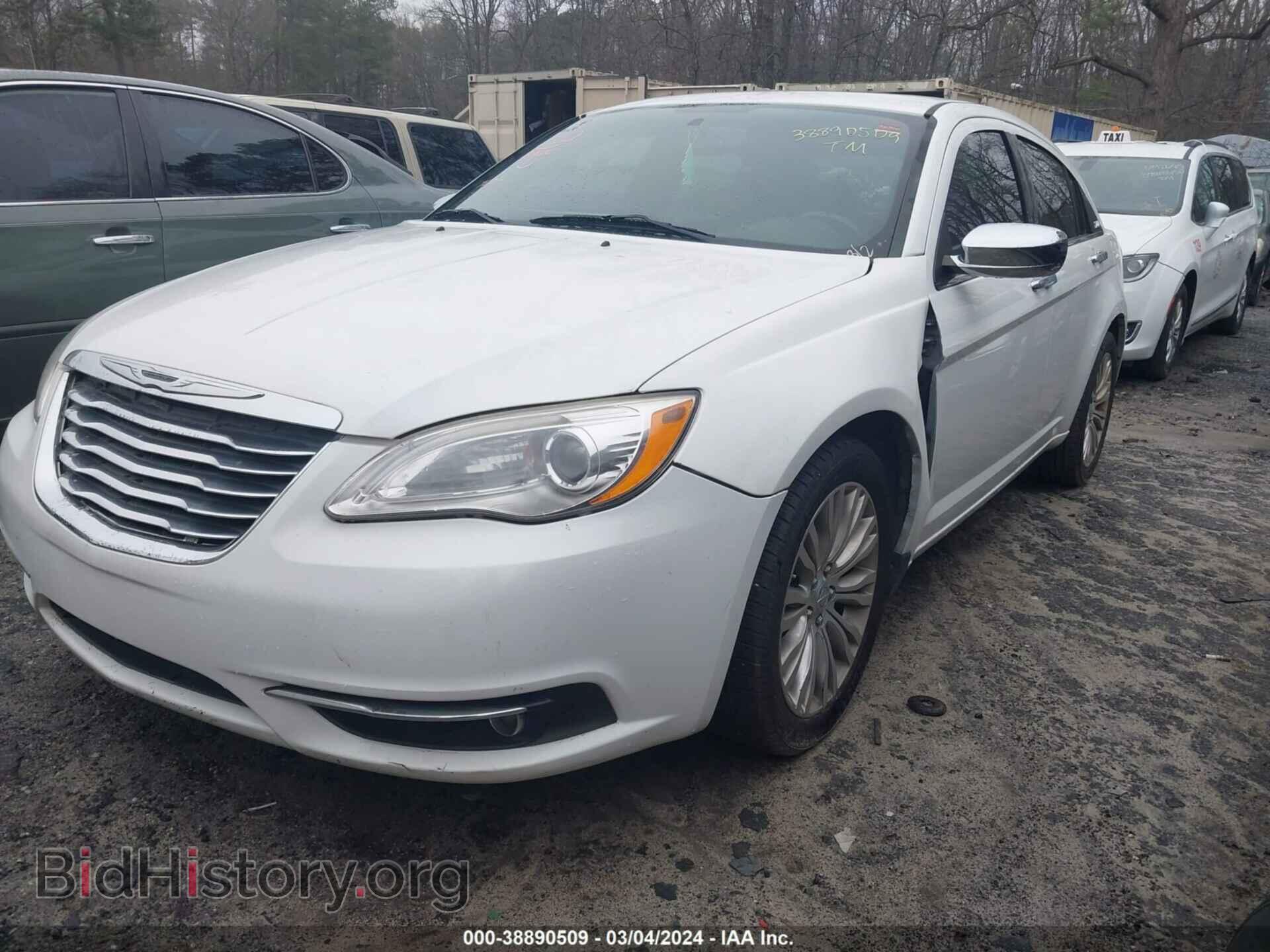 2011 CHRYSLER 200 - VIN: 1C3BC2FG5BN581635 - Фото 2