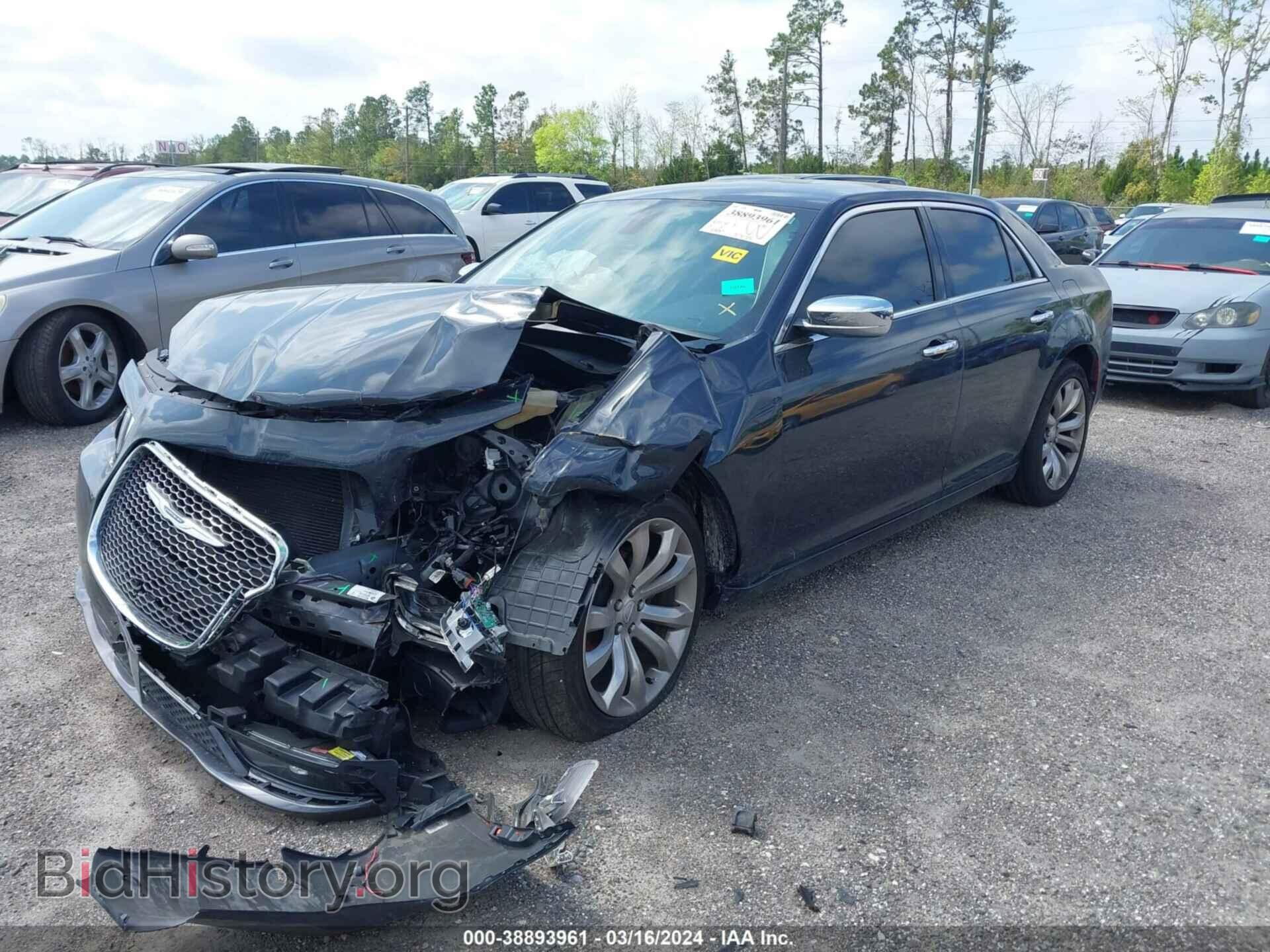 2019 CHRYSLER 300 - VIN: 2C3CCAEGXKH536358 - Фото 2