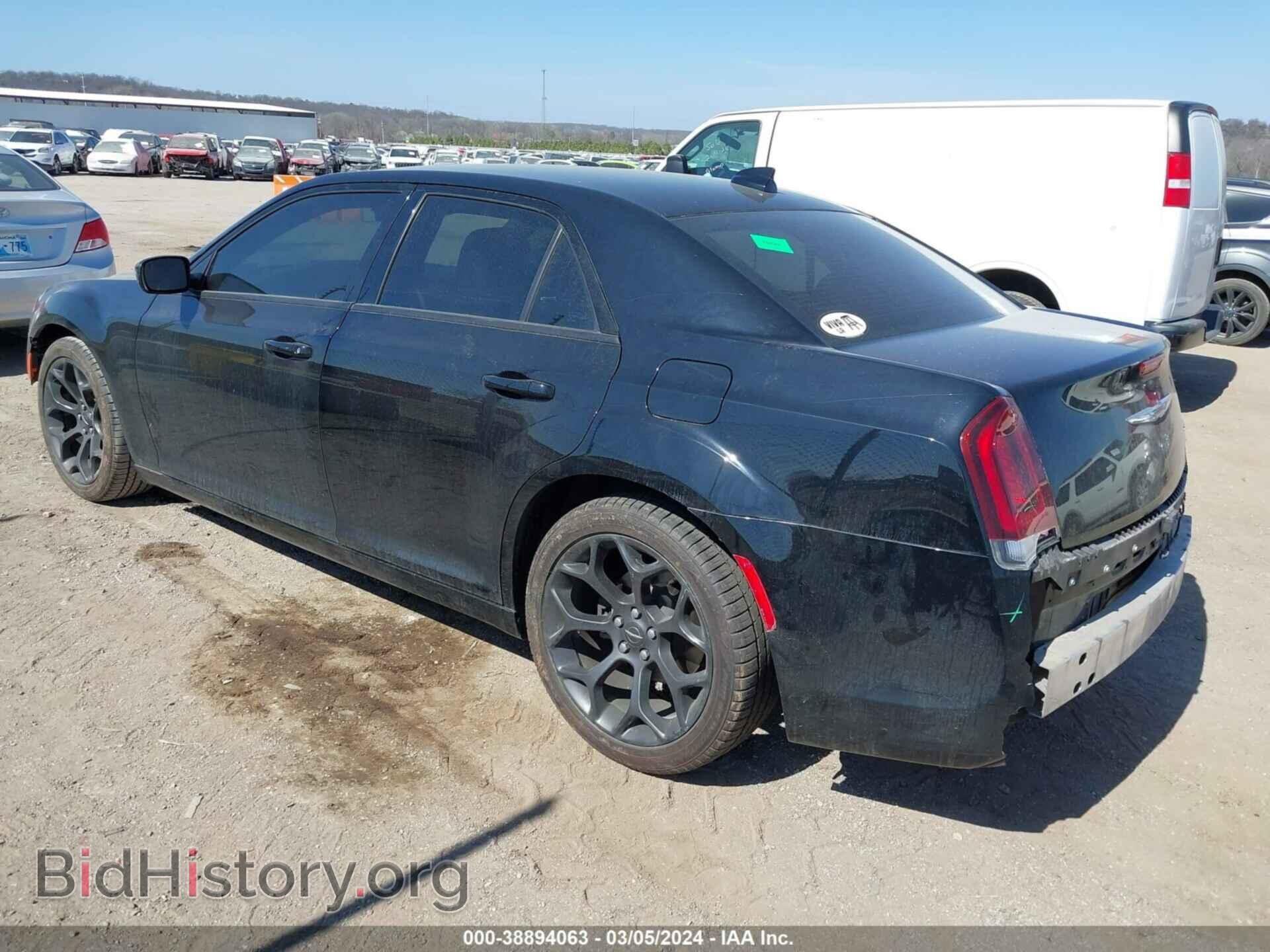 2019 CHRYSLER 300 - VIN: 2C3CCABGXKH639817 - Фото 3