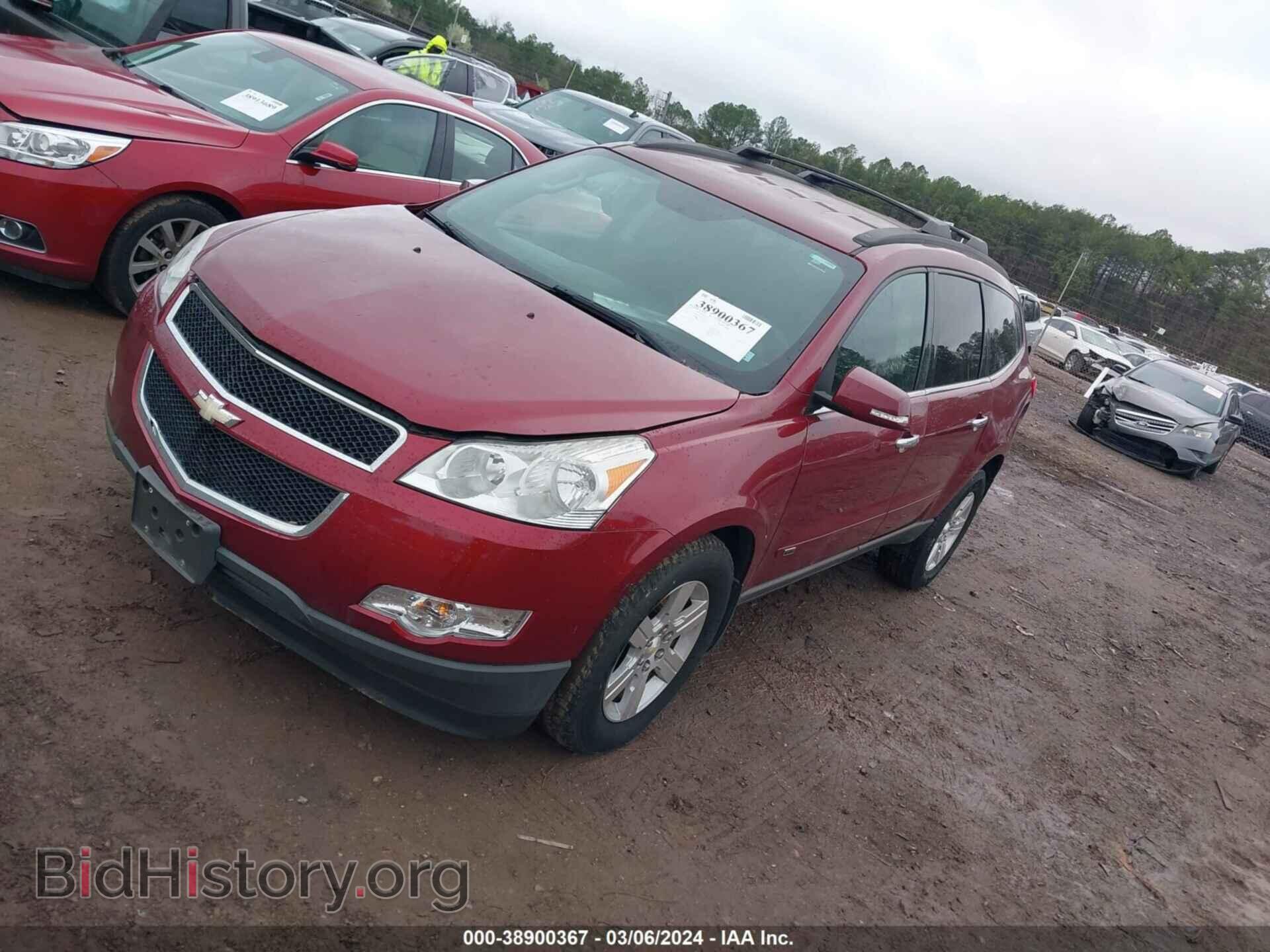 2010 CHEVROLET TRAVERSE - VIN: 1GNLVFED9AJ211892 - Фото 2