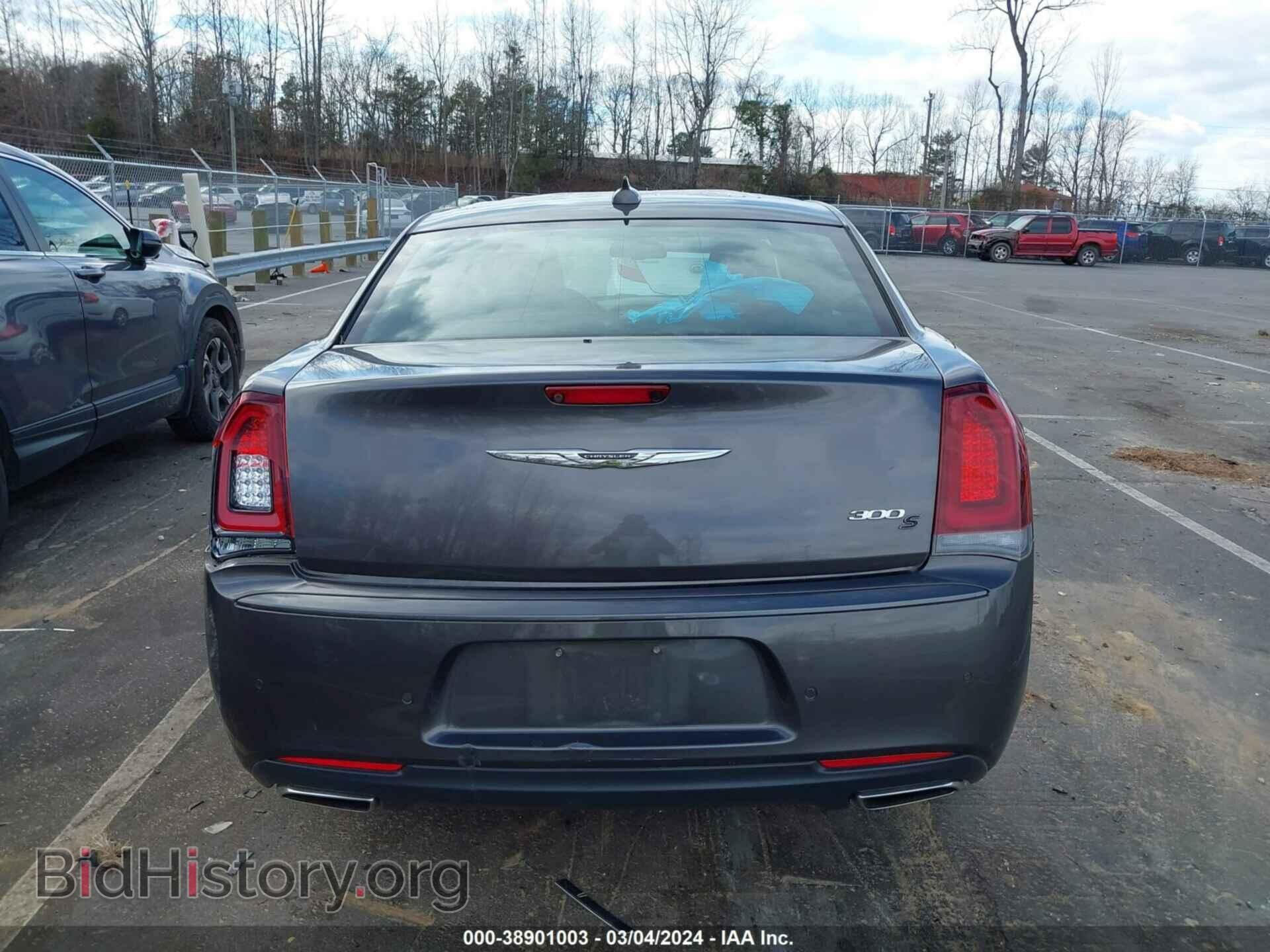 2019 CHRYSLER 300 - VIN: 2C3CCABG7KH577776 - Фото 16