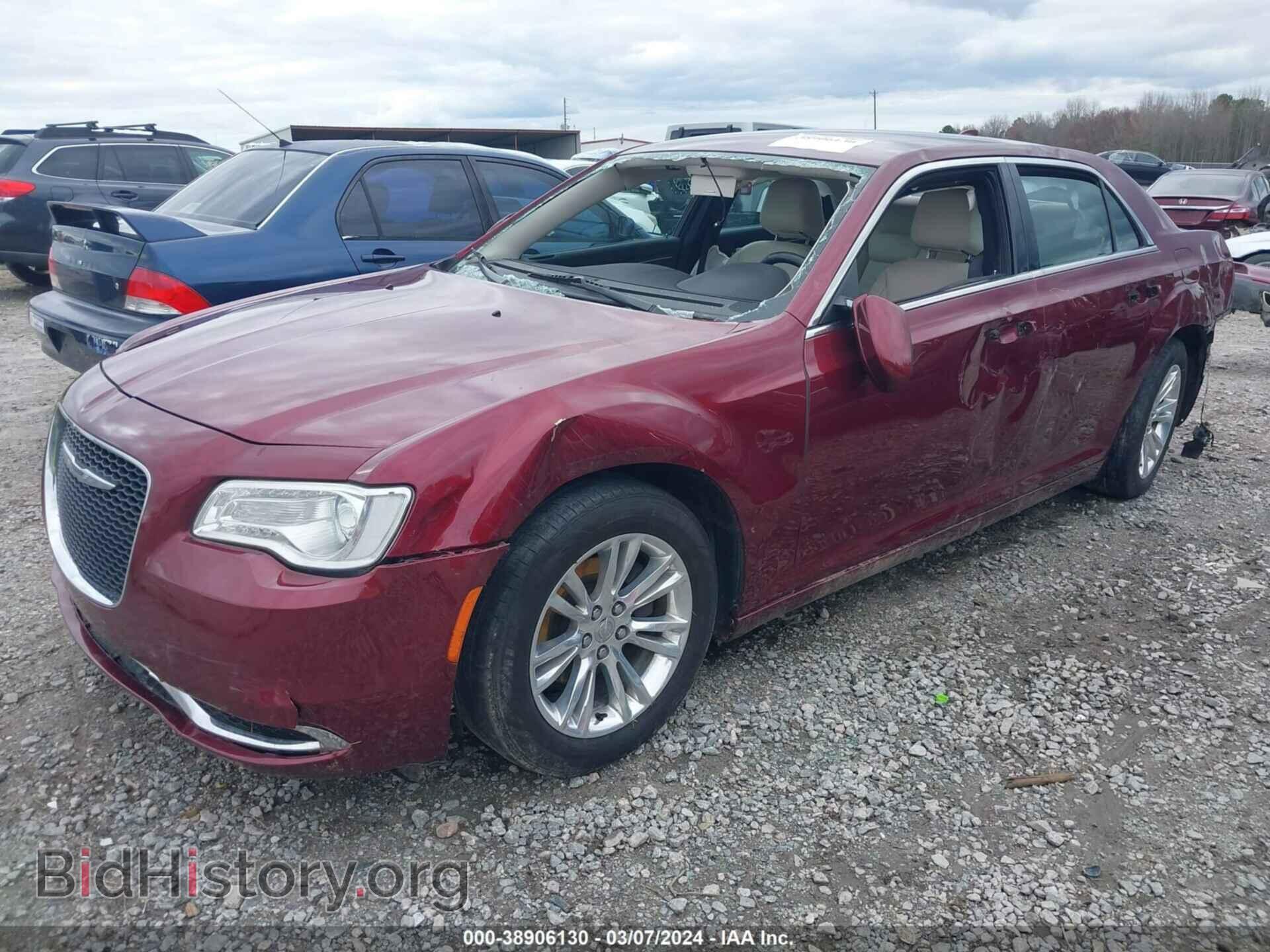 2019 CHRYSLER 300 - VIN: 2C3CCAAG5KH563151 - Фото 2