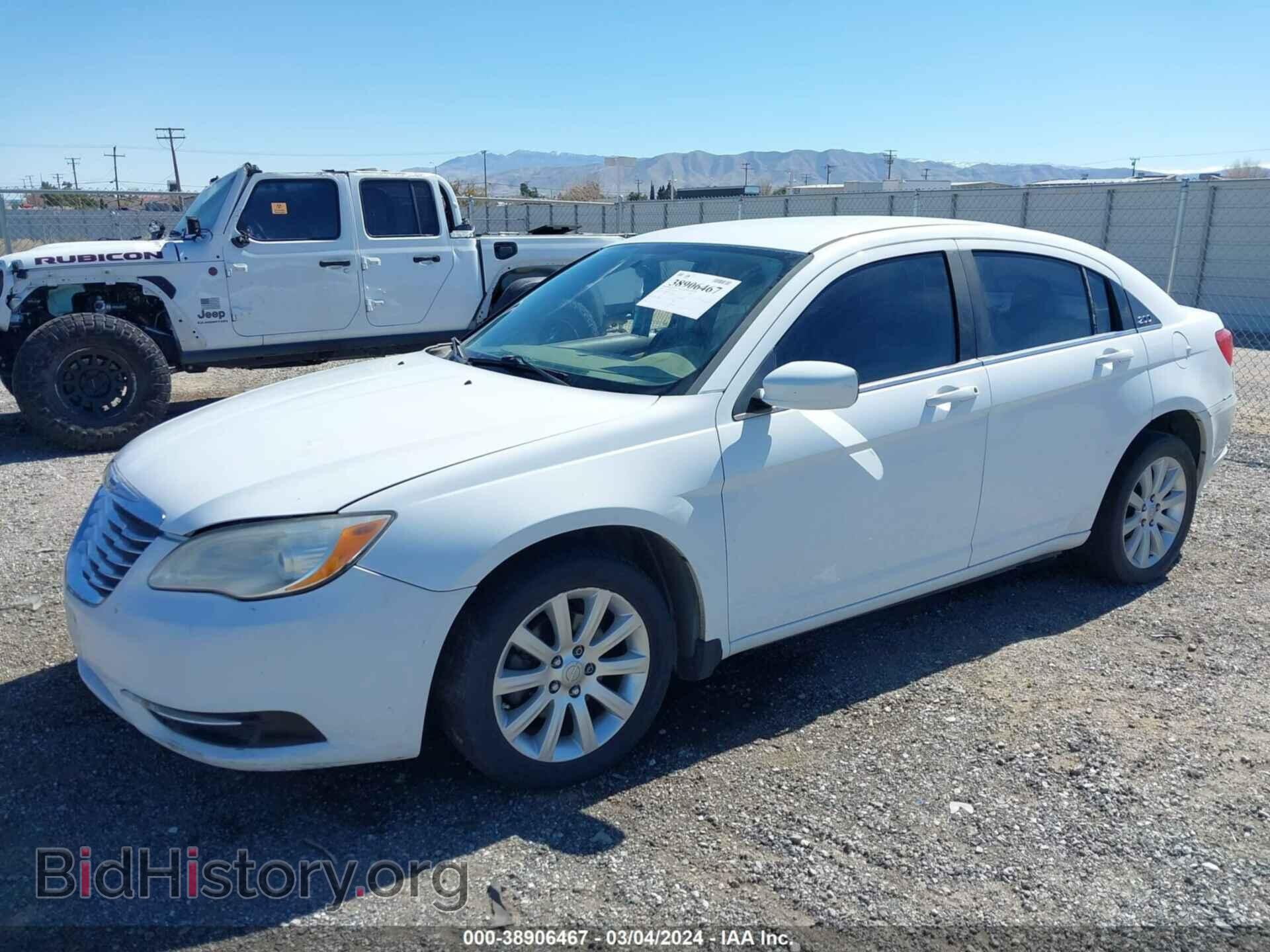 2013 CHRYSLER 200 - VIN: 1C3CCBBB1DN512720 - Фото 2