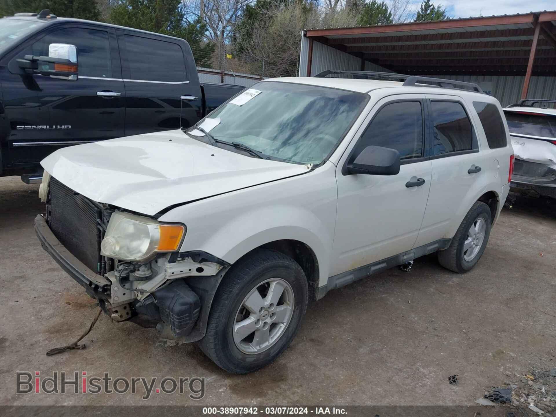 2011 FORD ESCAPE - VIN: 1FMCU0C74BKC17449 - Фото 2