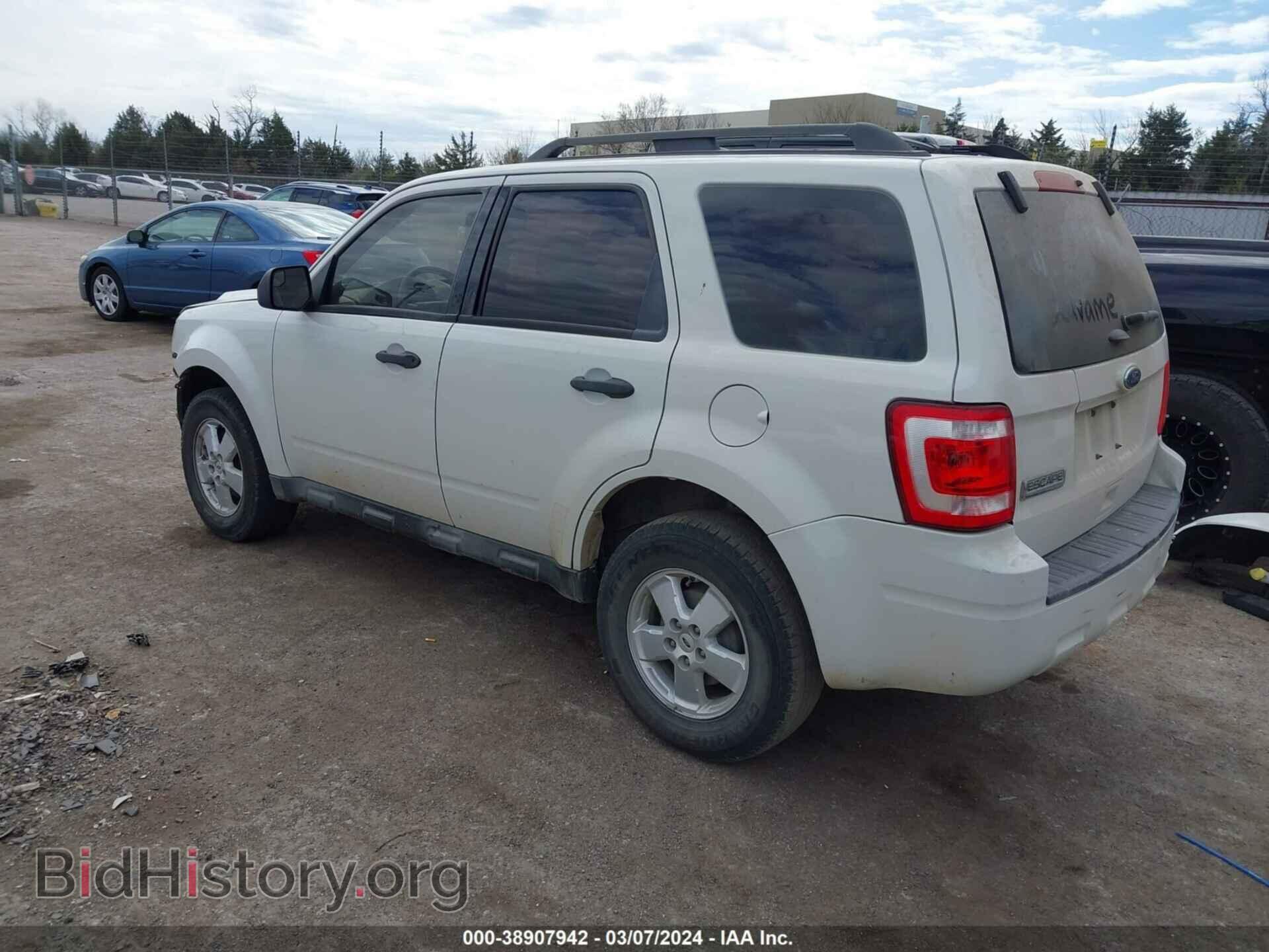 2011 FORD ESCAPE - VIN: 1FMCU0C74BKC17449 - Фото 3
