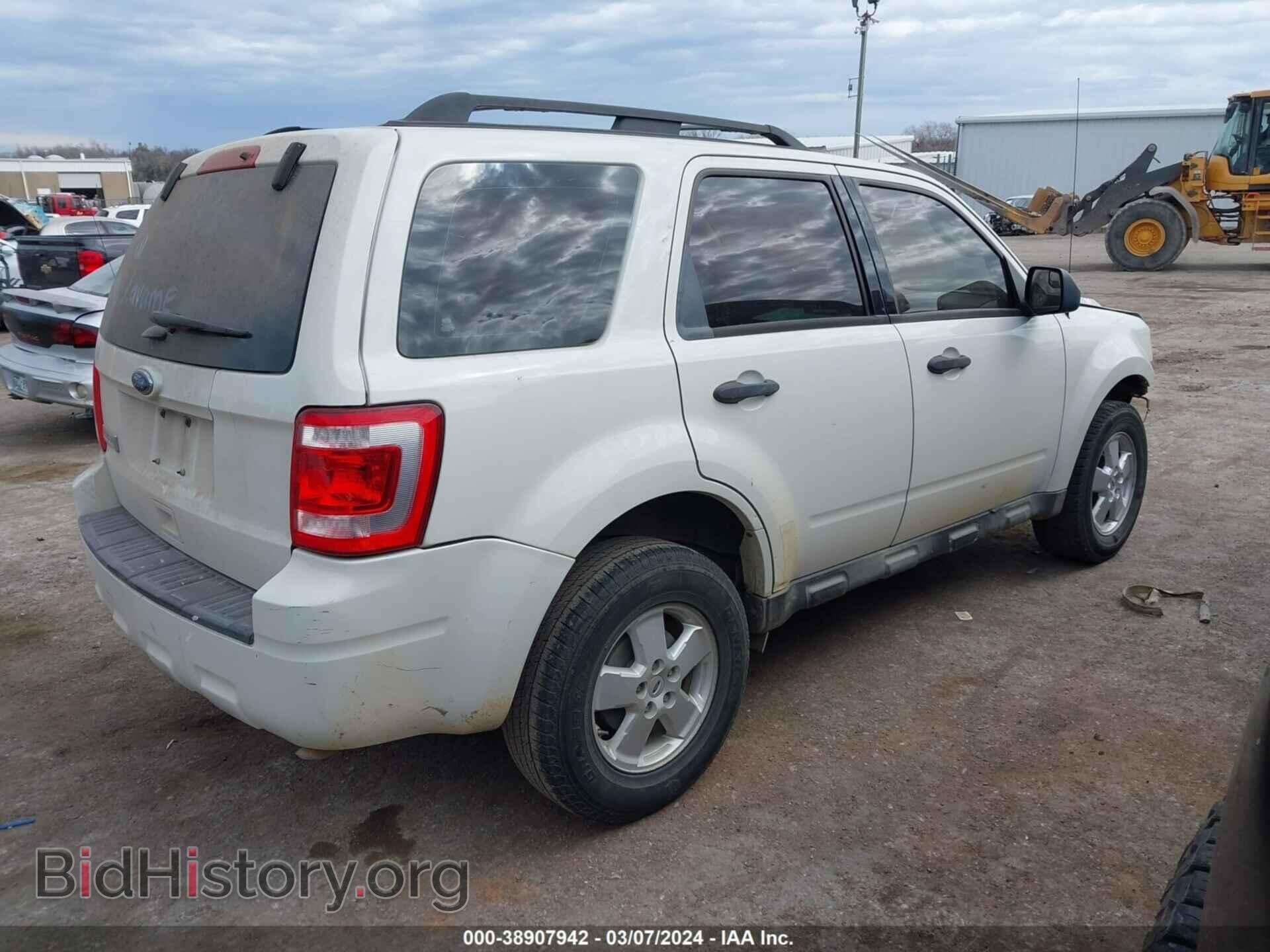 2011 FORD ESCAPE - VIN: 1FMCU0C74BKC17449 - Фото 4