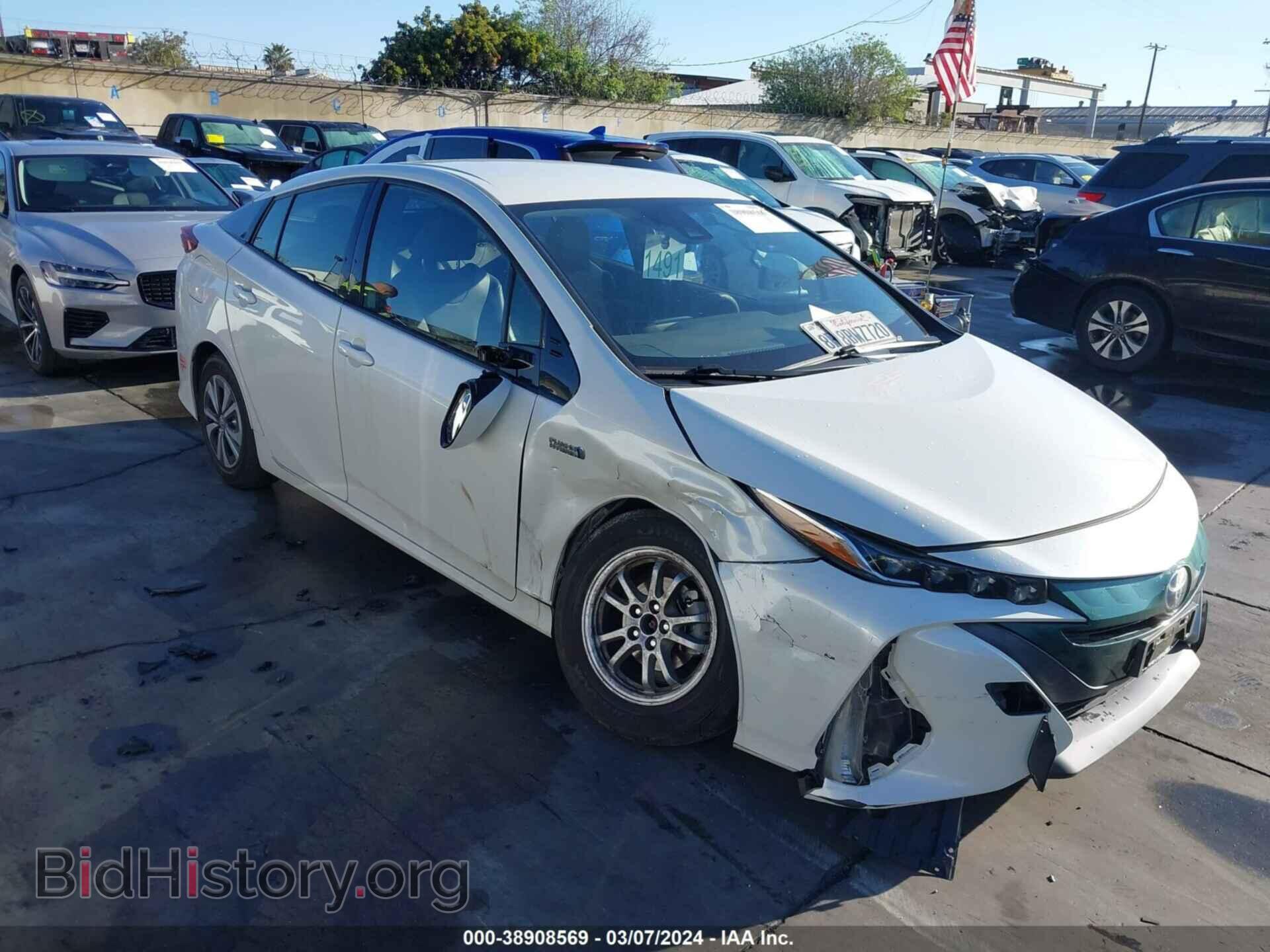 Фотография JTDKARFP3H3056958 - TOYOTA PRIUS PRIME 2017
