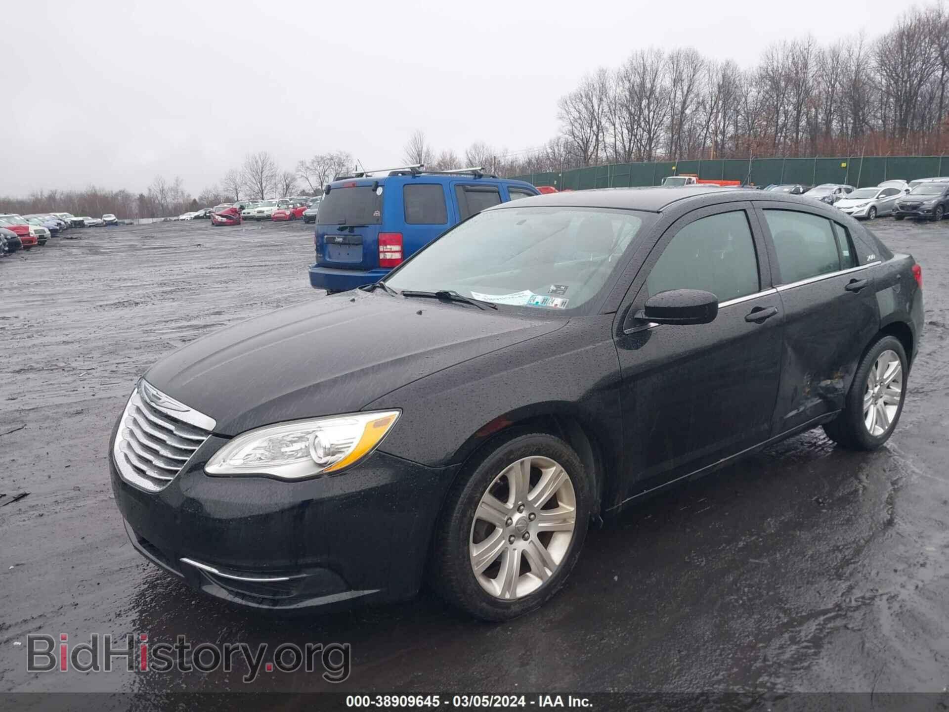 2013 CHRYSLER 200 - VIN: 1C3CCBAB7DN698068 - Фото 2