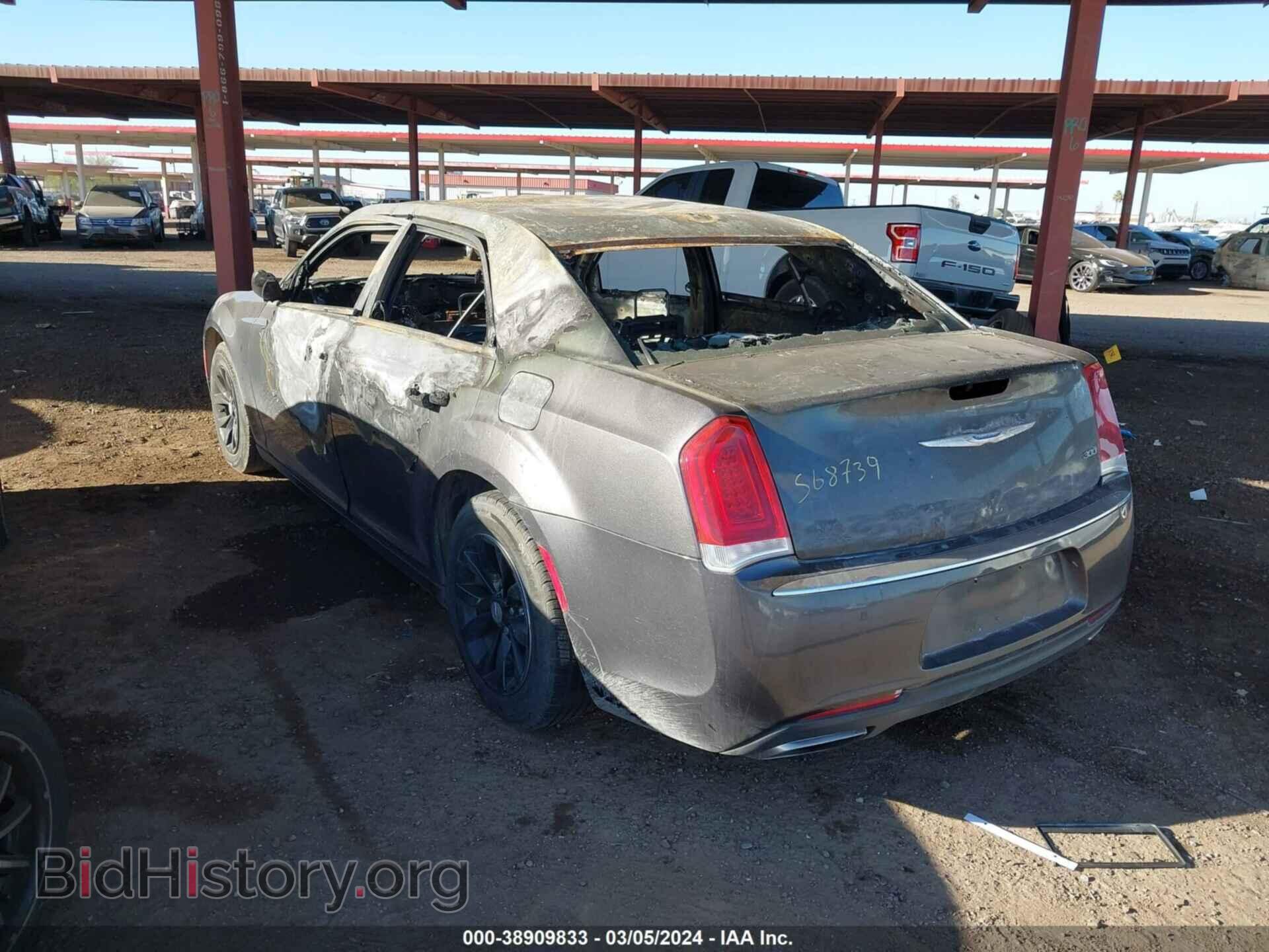 2019 CHRYSLER 300 - VIN: 2C3CCAAG9KH568739 - Фото 3