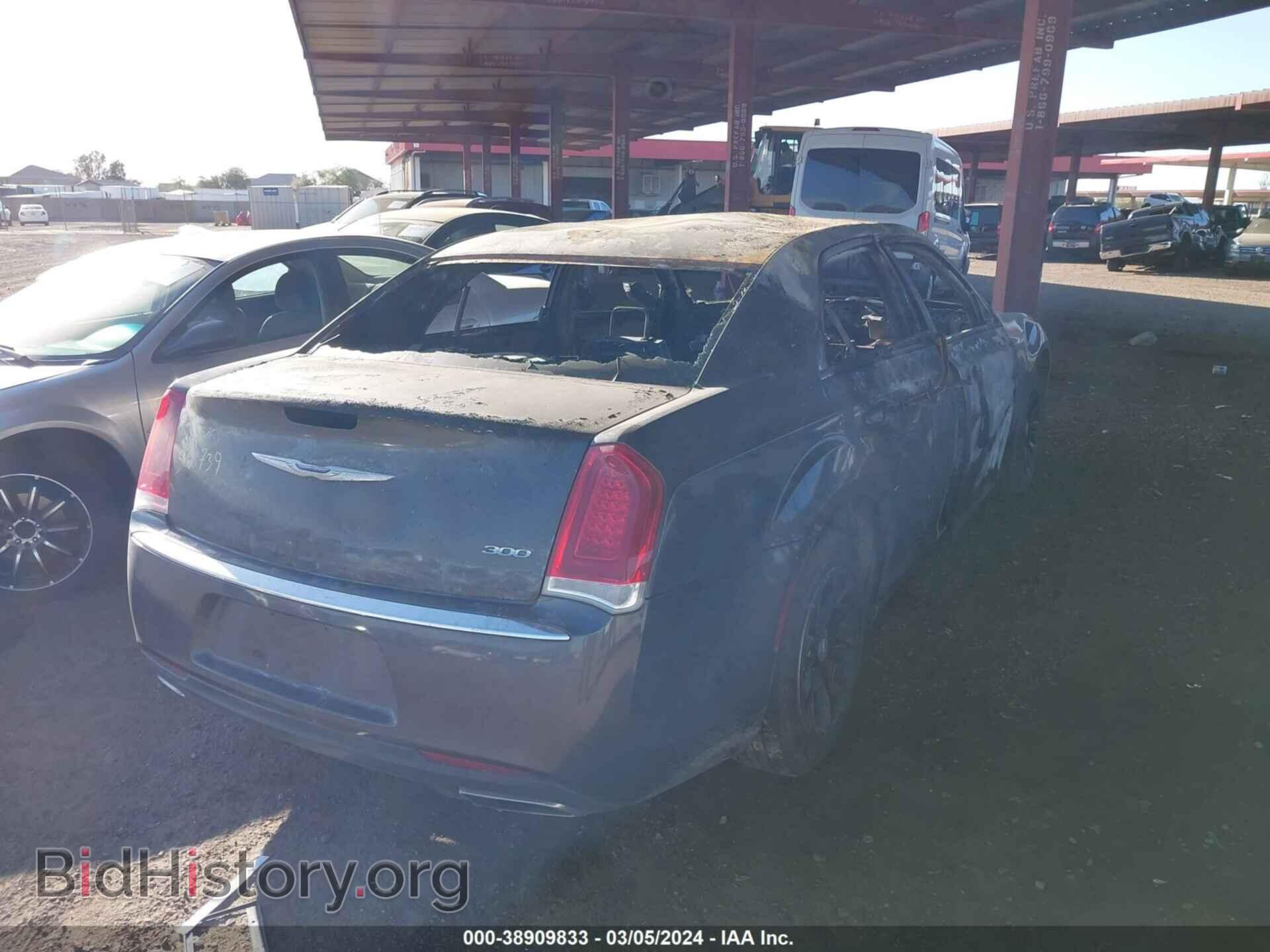 2019 CHRYSLER 300 - VIN: 2C3CCAAG9KH568739 - Фото 4