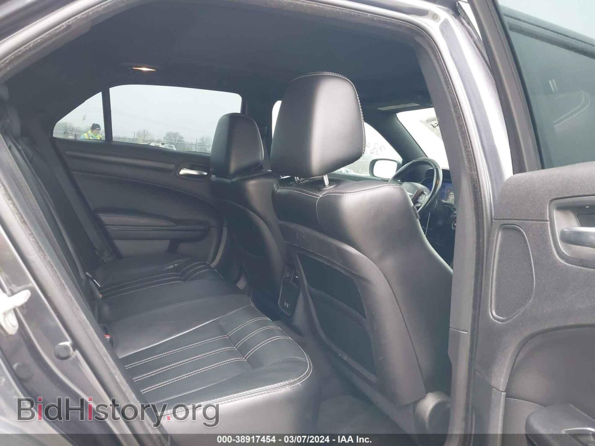 2016 CHRYSLER 300 - VIN: 2C3CCAGG6GH208584 - Фото 8