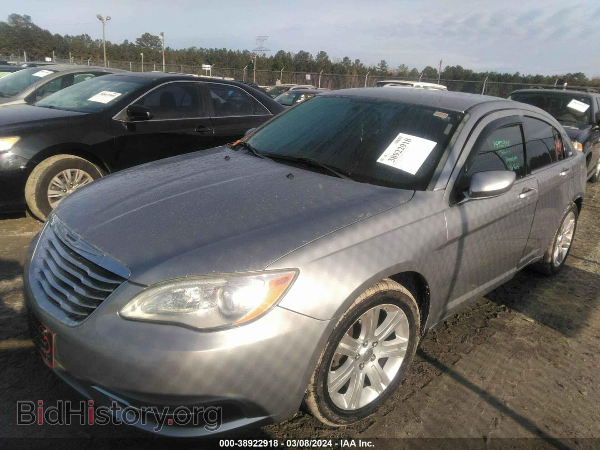 2013 CHRYSLER 200 - VIN: 1C3CCBAB7DN734132 - Фото 2