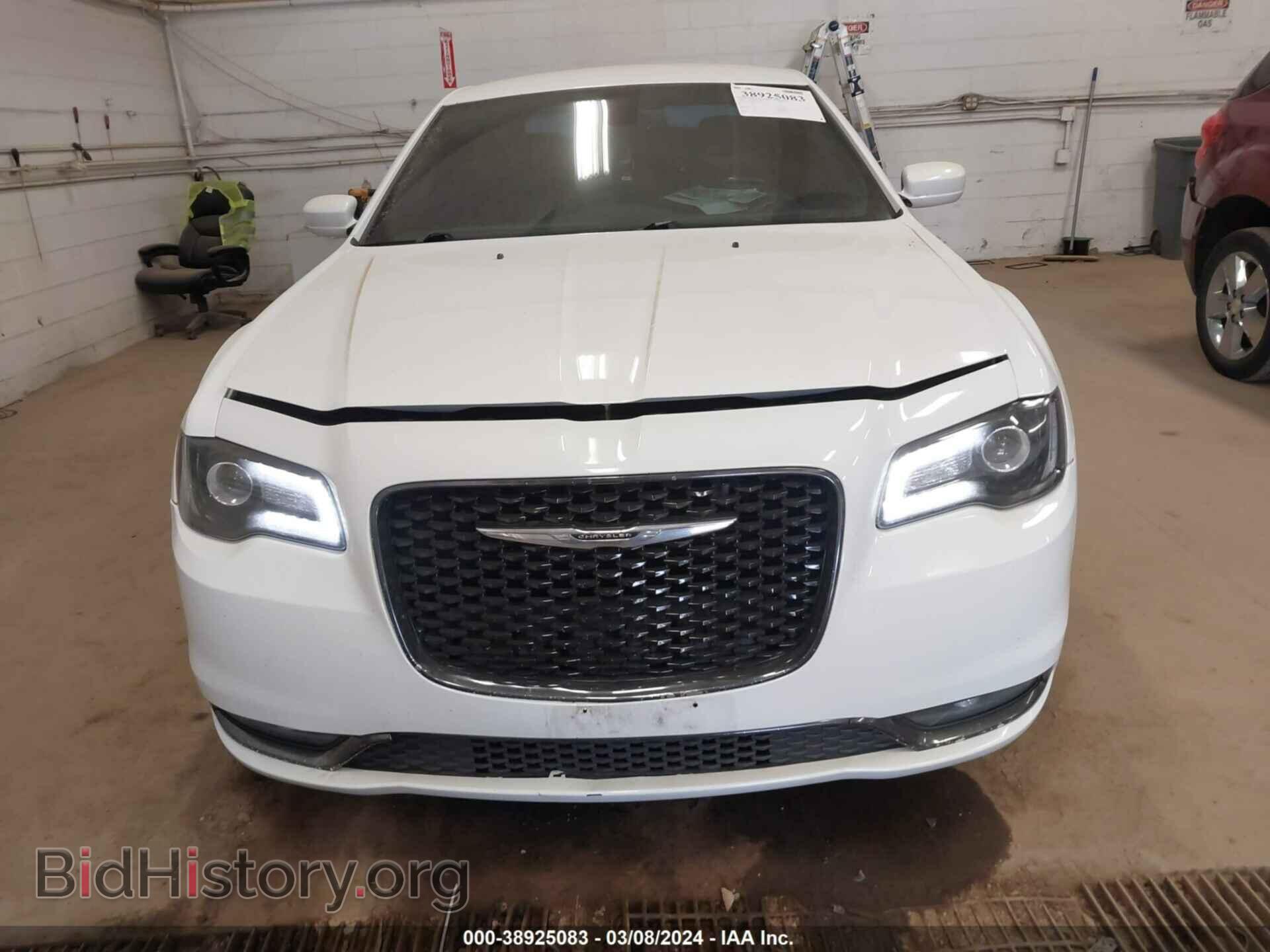 2016 CHRYSLER 300 - VIN: 2C3CCAGG7GH220520 - Фото 12