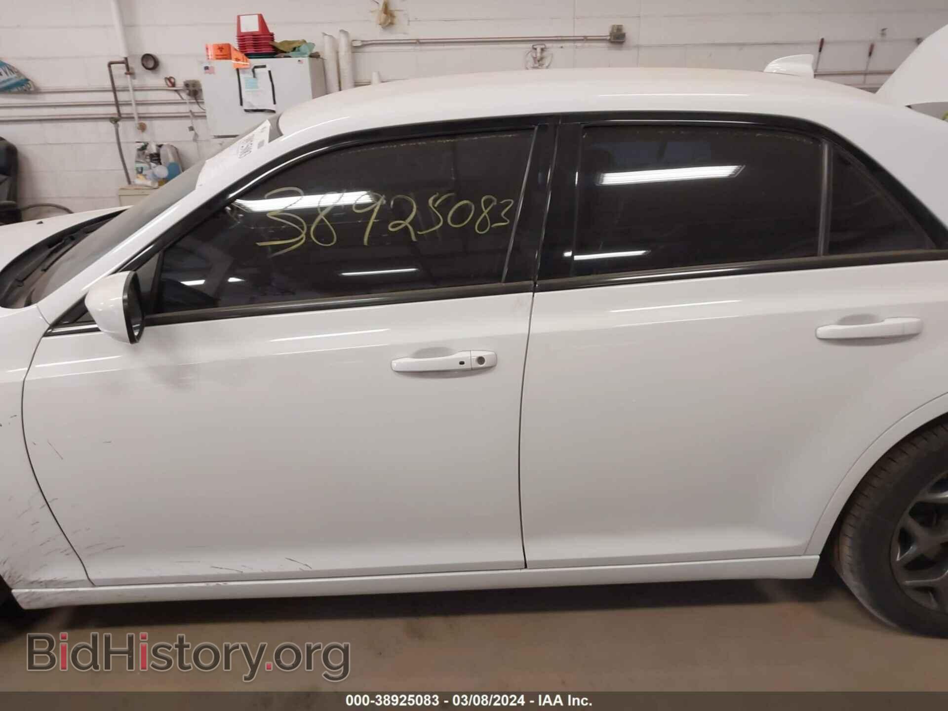 2016 CHRYSLER 300 - VIN: 2C3CCAGG7GH220520 - Фото 14