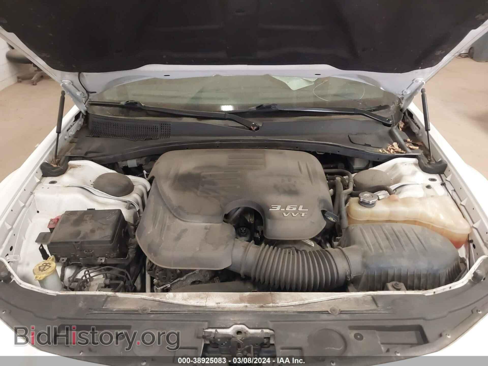 2016 CHRYSLER 300 - VIN: 2C3CCAGG7GH220520 - Фото 10