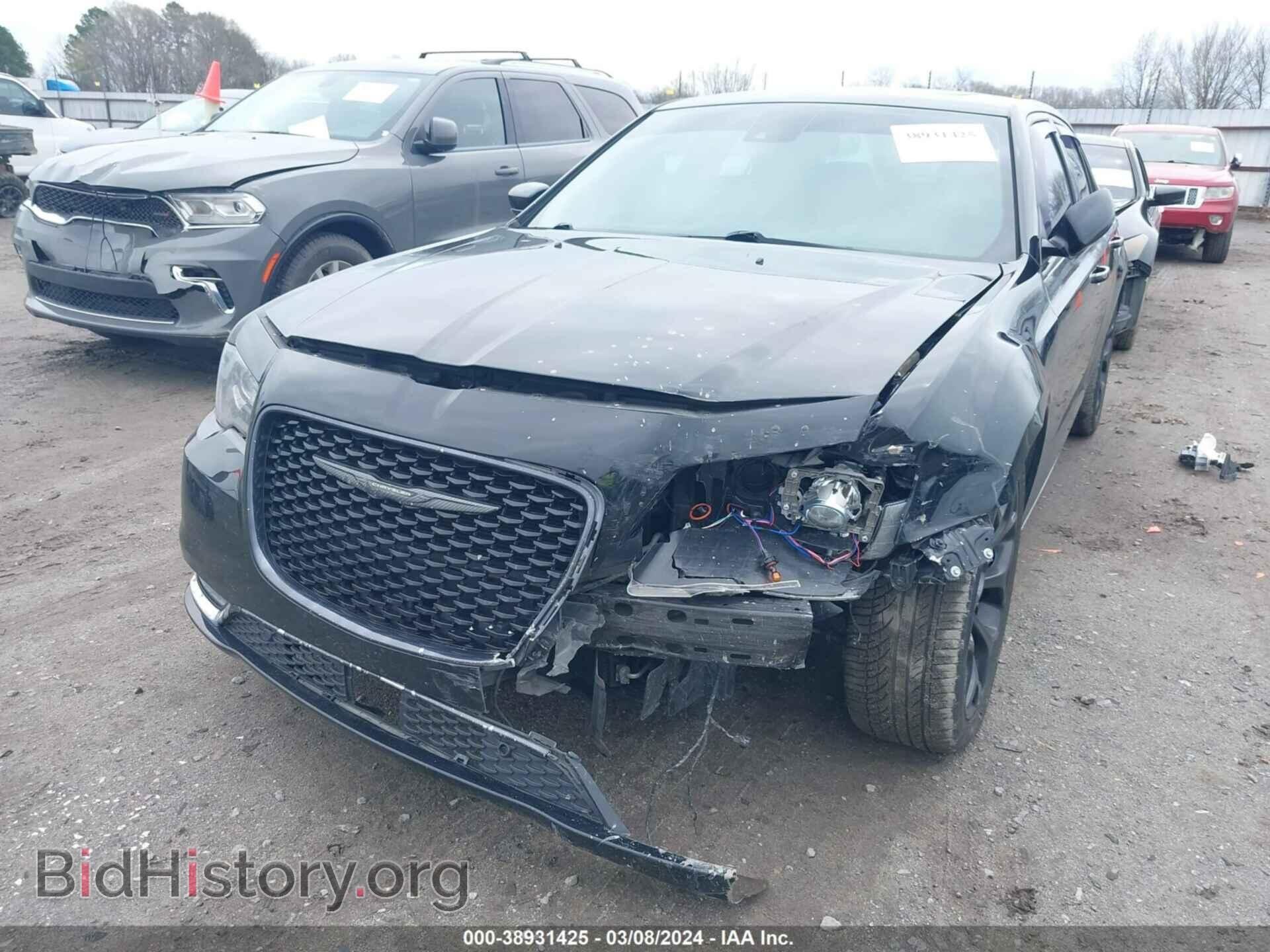 2019 CHRYSLER 300 - VIN: 2C3CCABG0KH548457 - Фото 6