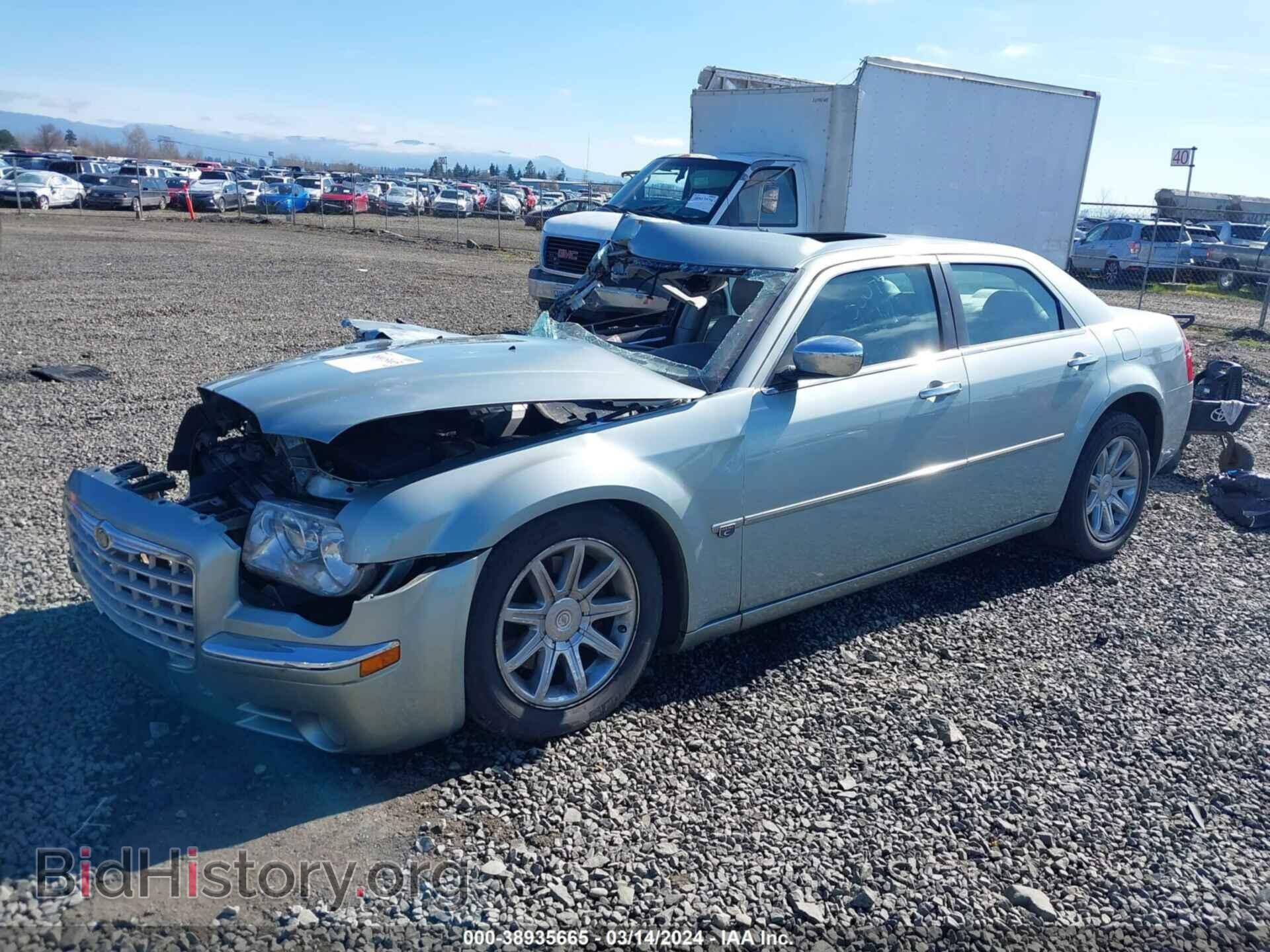 2006 CHRYSLER 300C - VIN: 2C3KA63H46H464587 - Фото 2