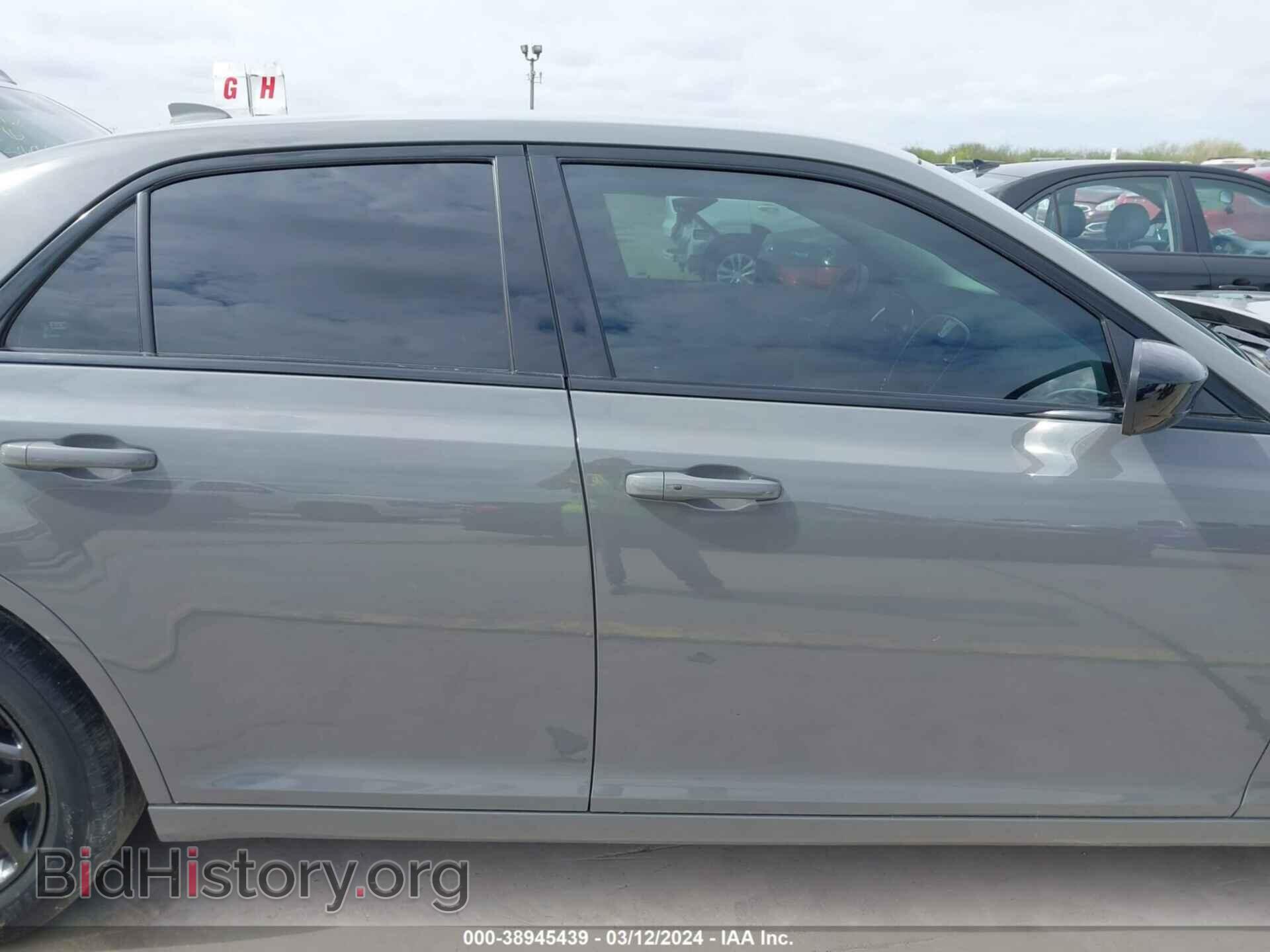 2019 CHRYSLER 300 - VIN: 2C3CCARG7KH706332 - Фото 13