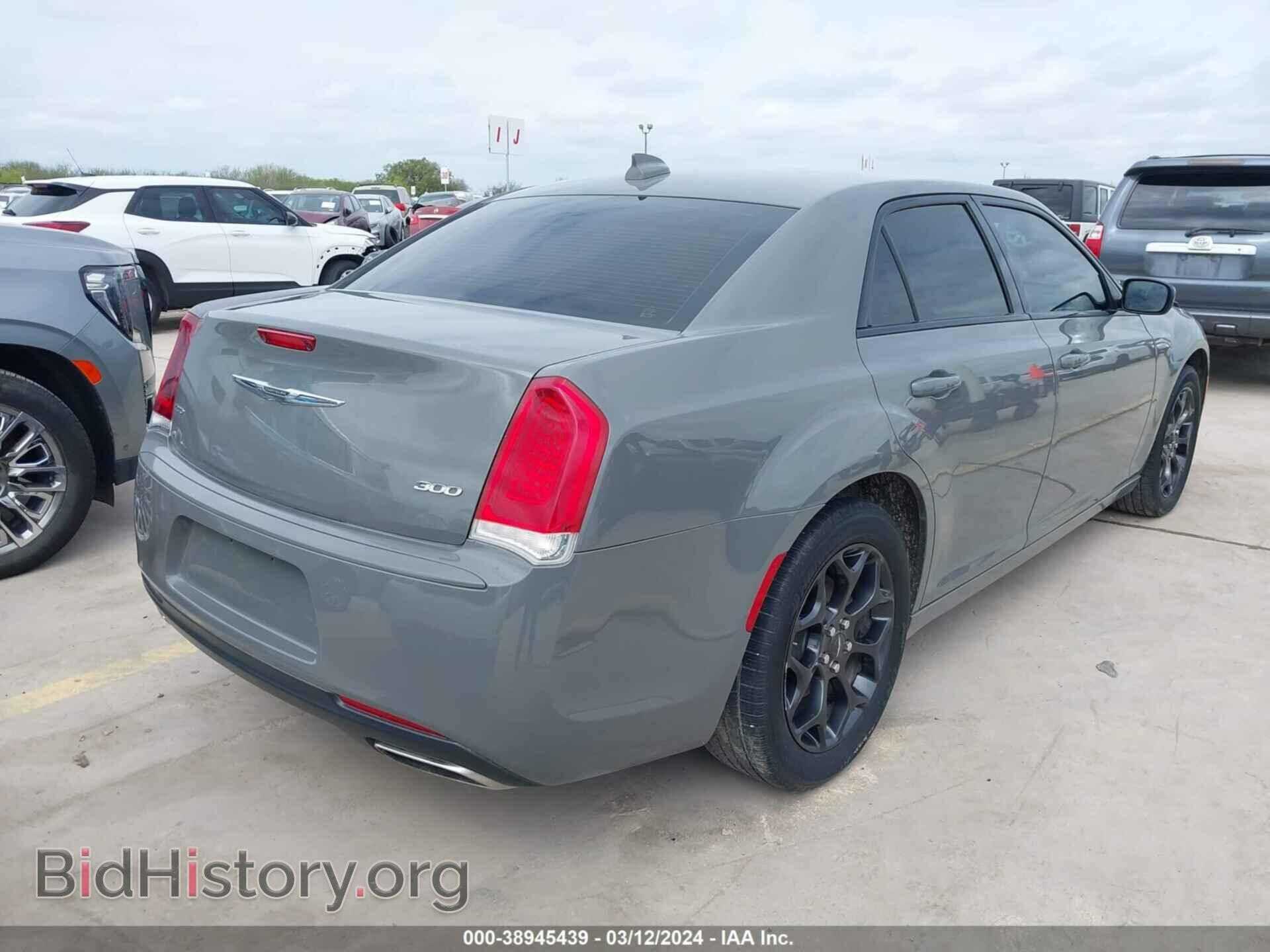 2019 CHRYSLER 300 - VIN: 2C3CCARG7KH706332 - Фото 4