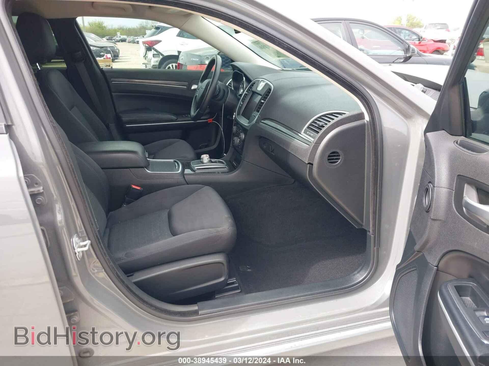 2019 CHRYSLER 300 - VIN: 2C3CCARG7KH706332 - Фото 5