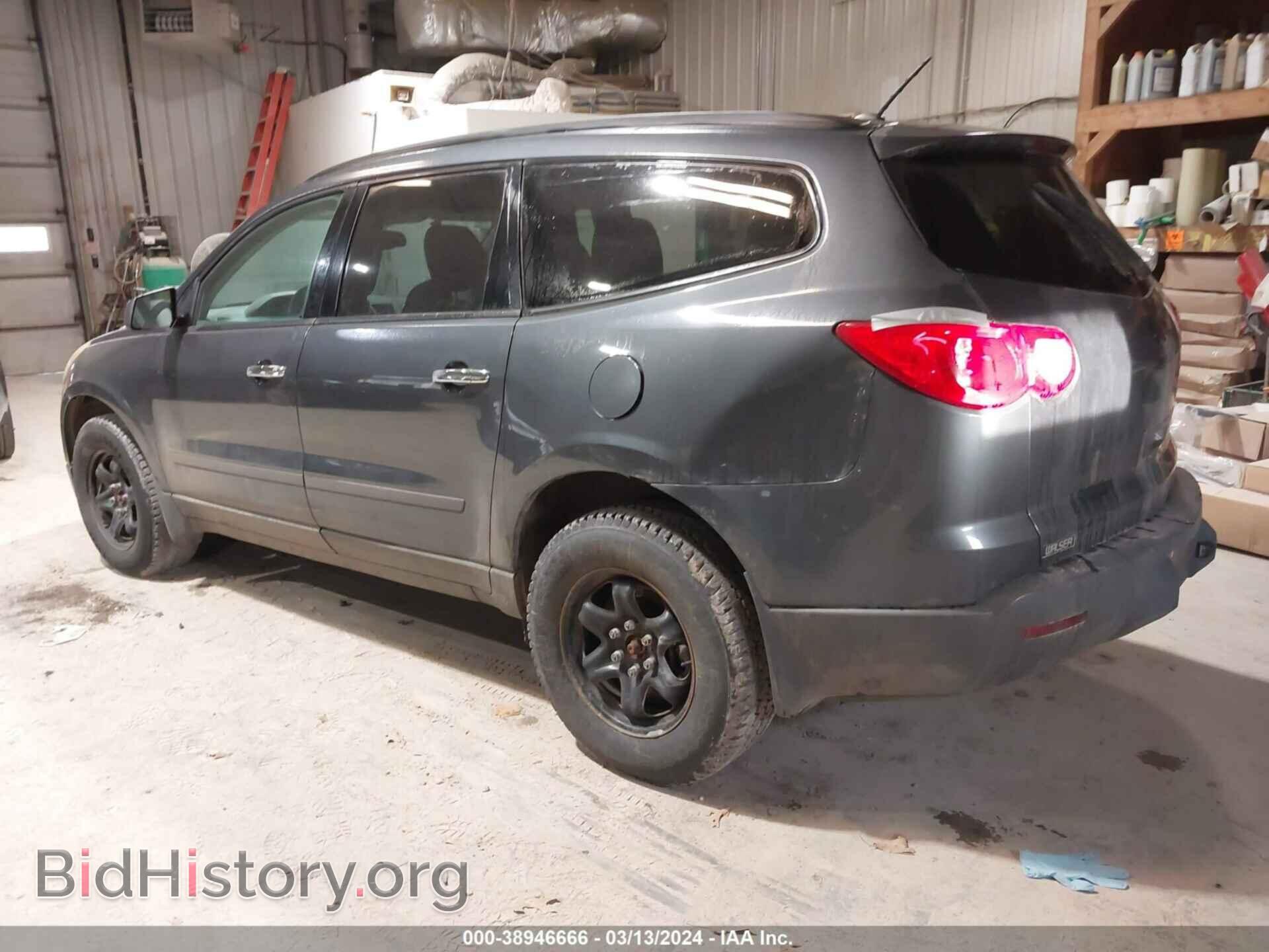 2011 CHEVROLET TRAVERSE - VIN: 1GNKVEED2BJ220196 - Фото 3
