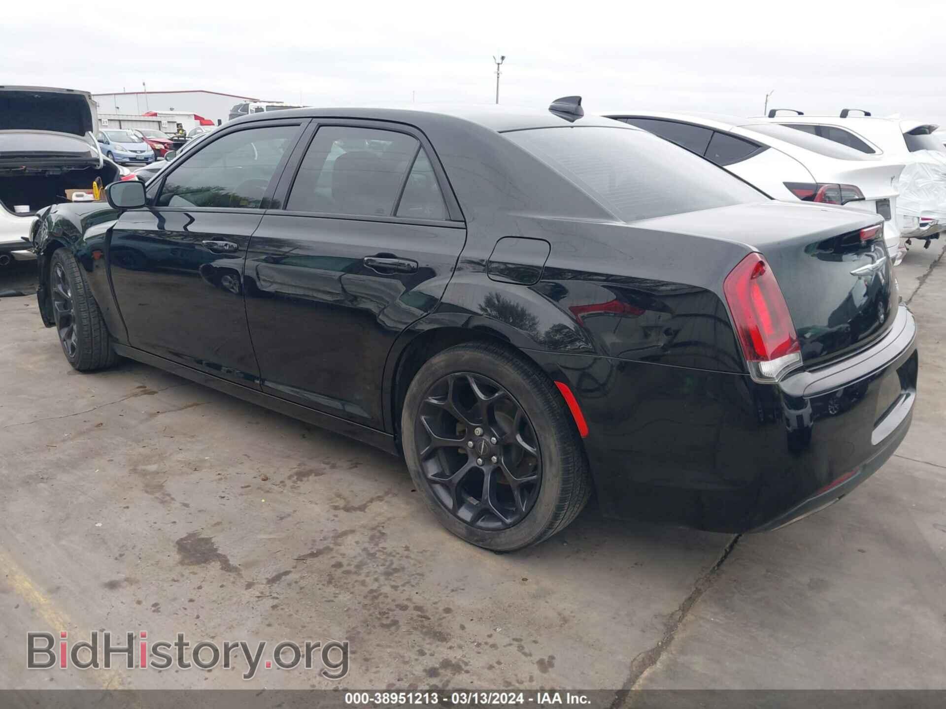 2019 CHRYSLER 300 - VIN: 2C3CCABG6KH590132 - Фото 3