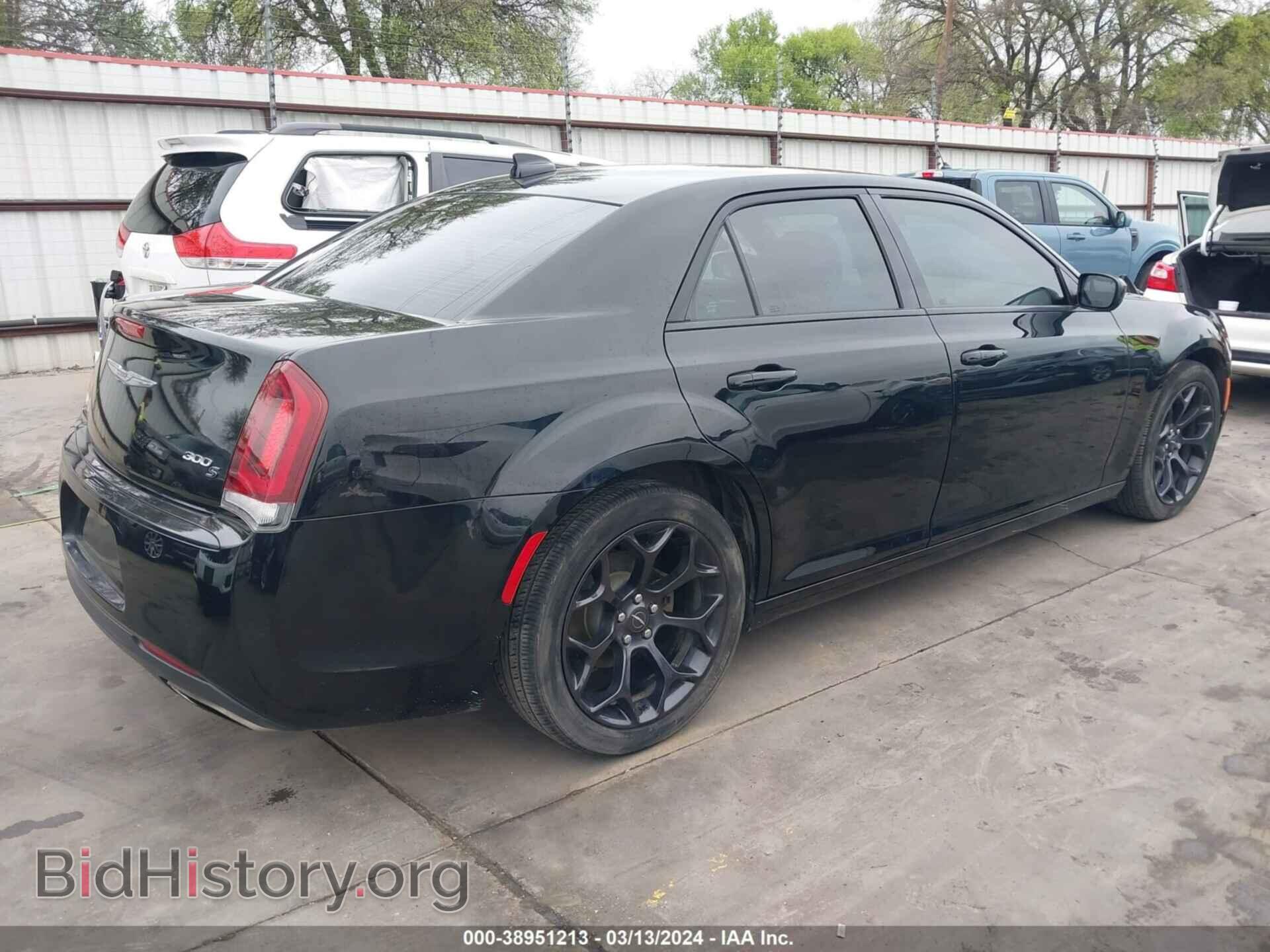 2019 CHRYSLER 300 - VIN: 2C3CCABG6KH590132 - Фото 4