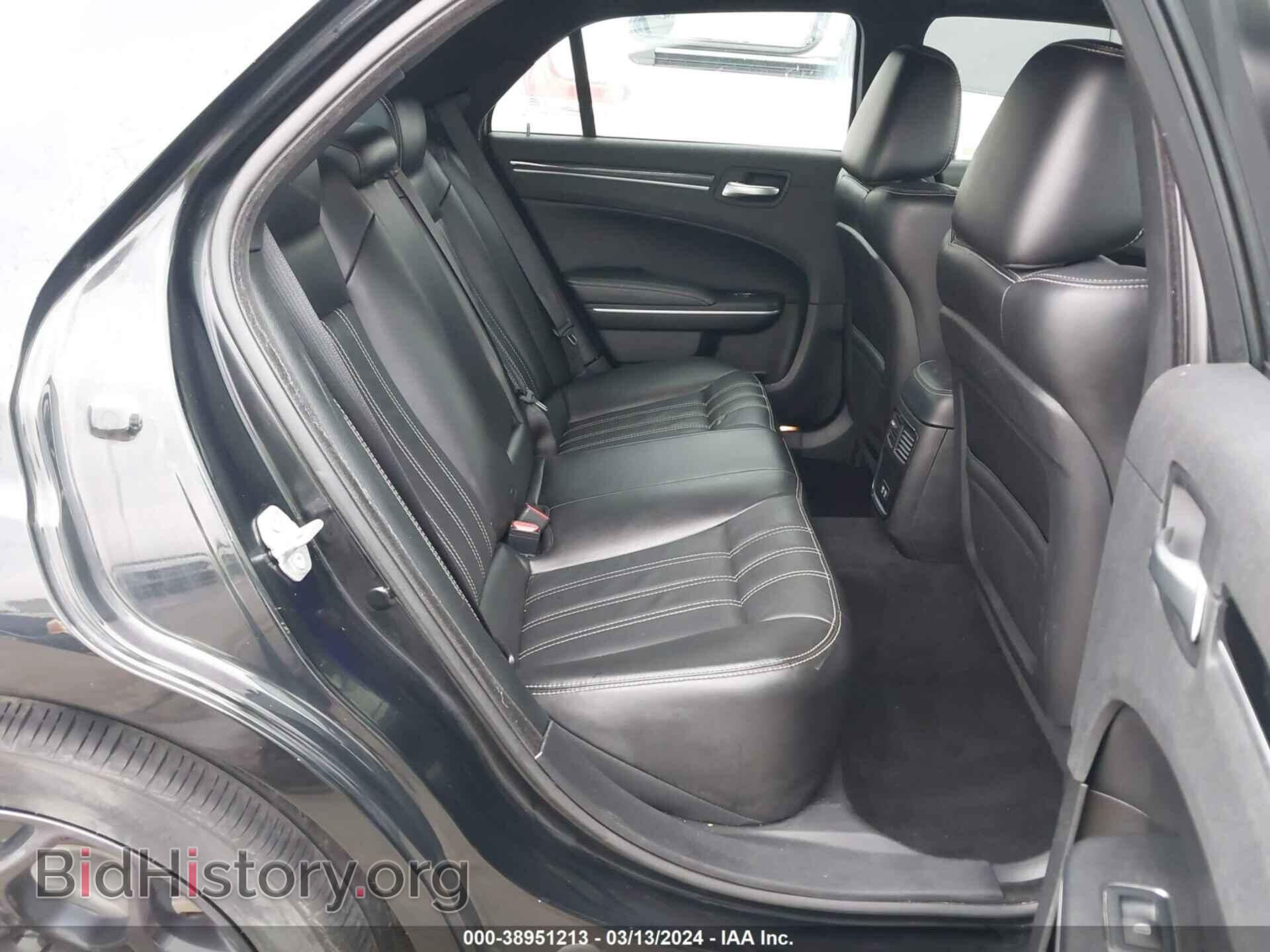 2019 CHRYSLER 300 - VIN: 2C3CCABG6KH590132 - Фото 8