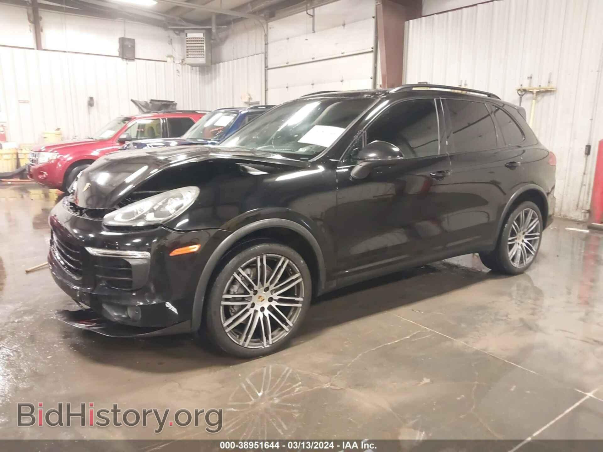 2016 PORSCHE CAYENNE - VIN: WP1AA2A29GLA10708 - Photo 2