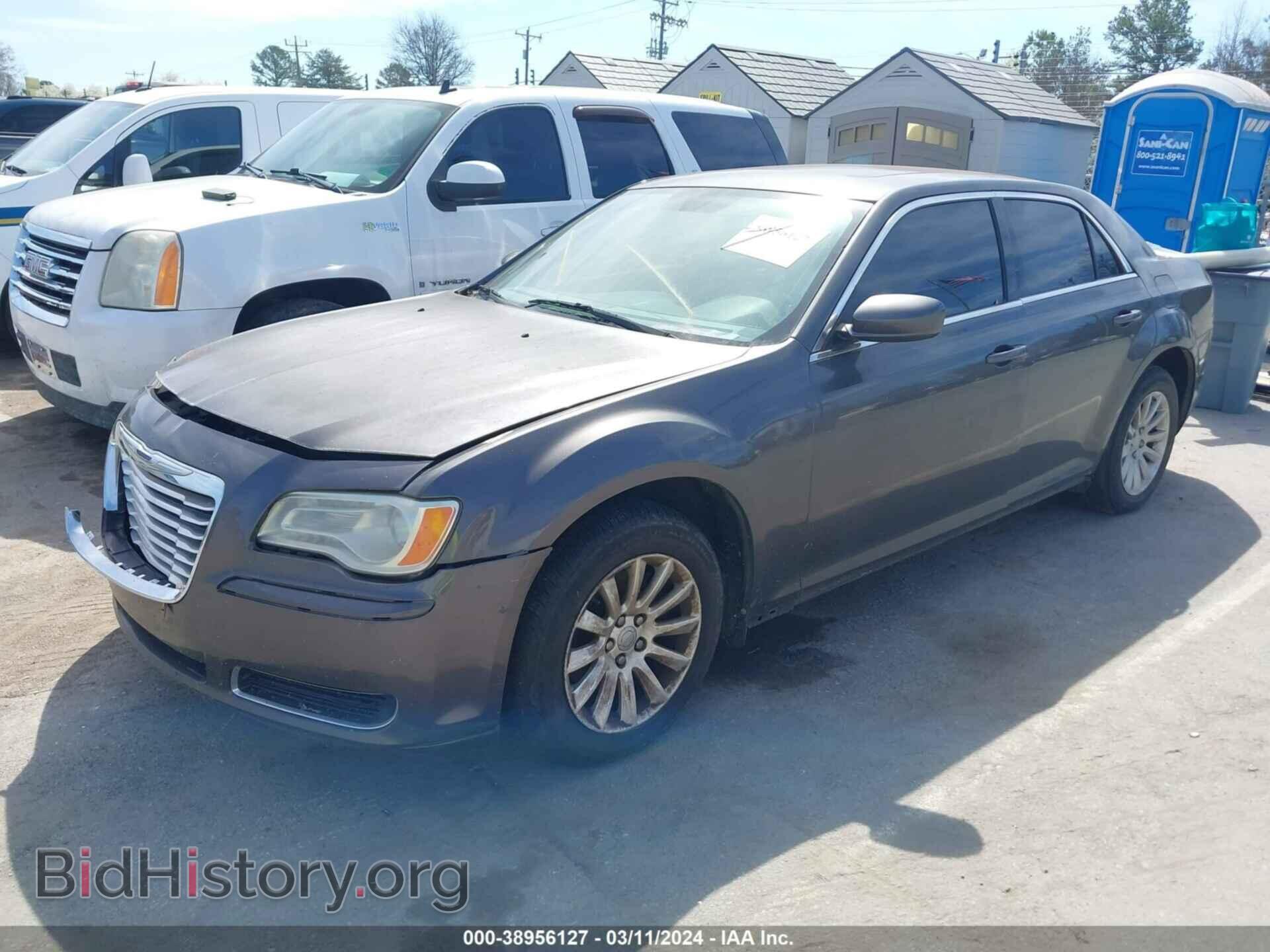 2013 CHRYSLER 300 - VIN: 2C3CCAAG9DH572812 - Фото 2