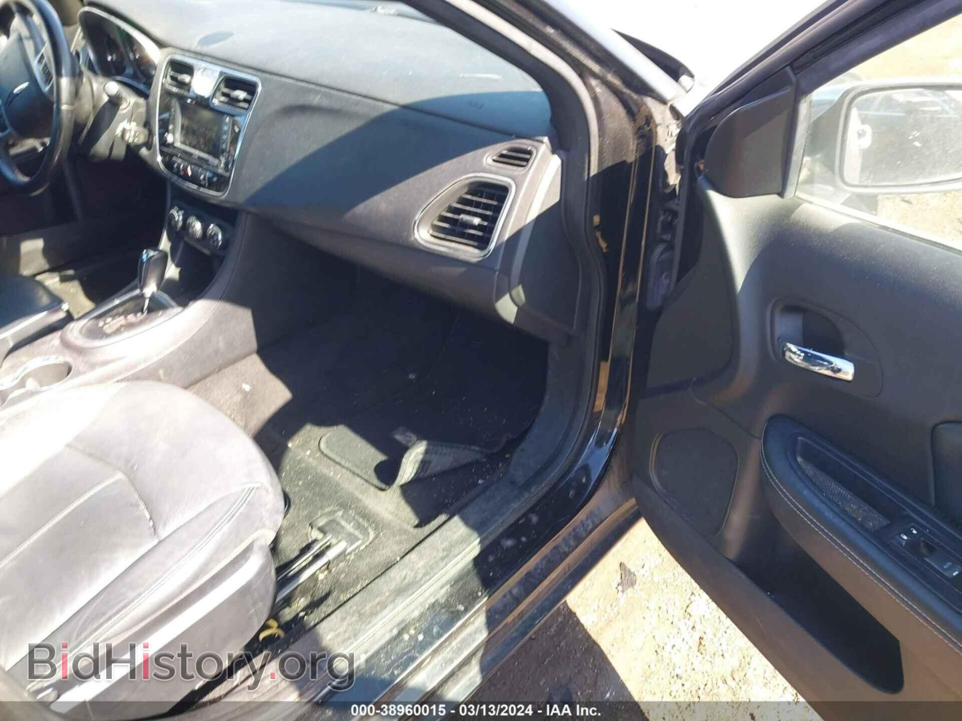 2011 CHRYSLER 200 - VIN: 1C3BC2FB2BN600727 - Фото 5