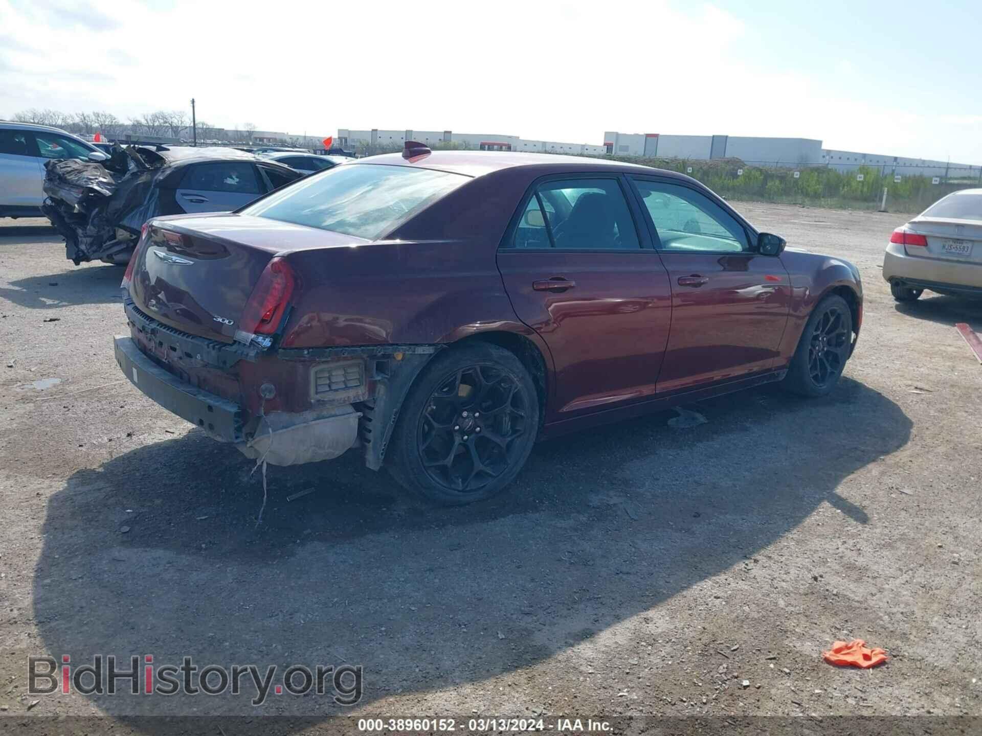 2019 CHRYSLER 300 - VIN: 2C3CCAAG6KH614396 - Фото 4