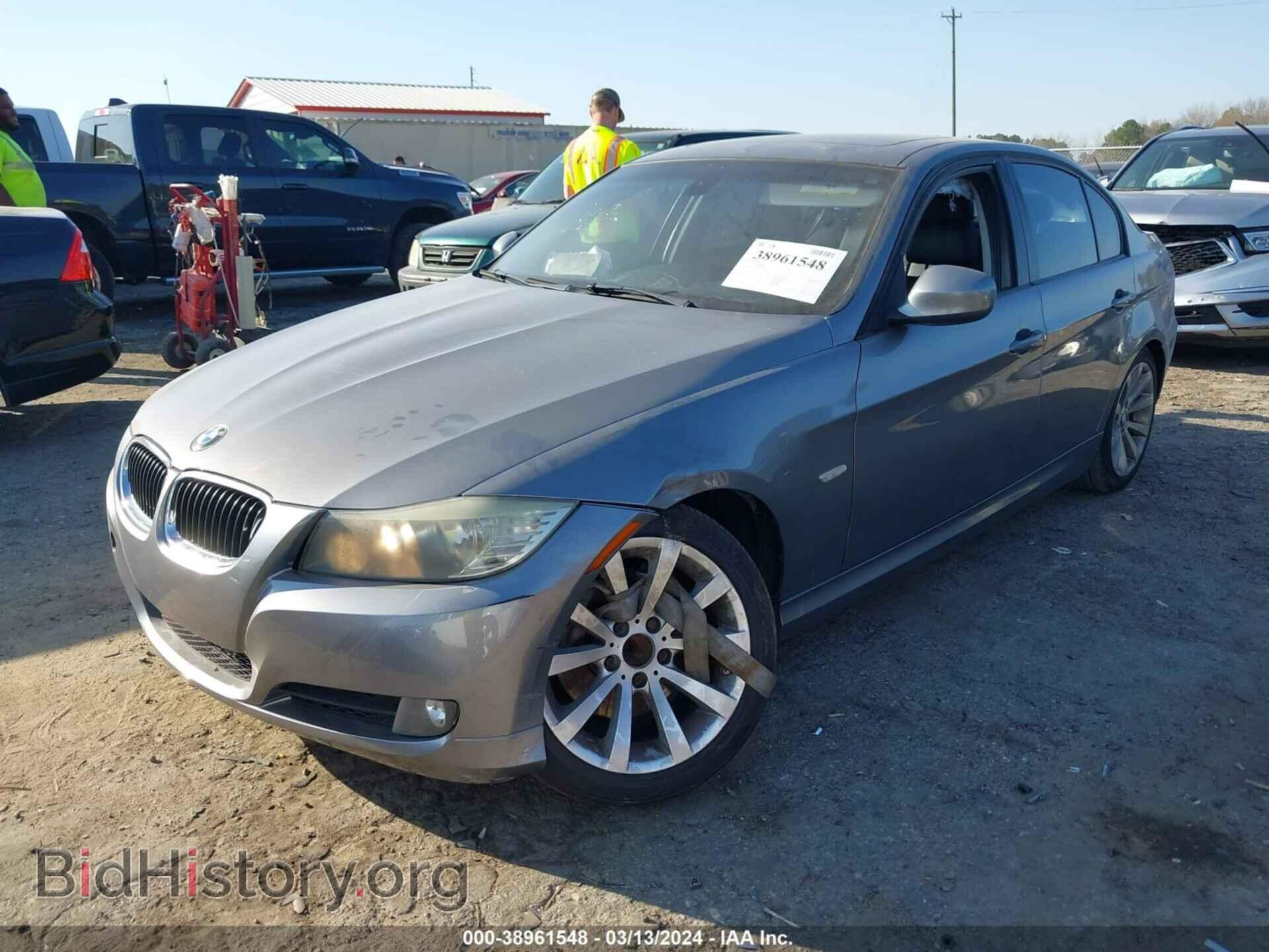 2011 BMW 328I - VIN: WBAPH5C55BA445517 - Фото 2