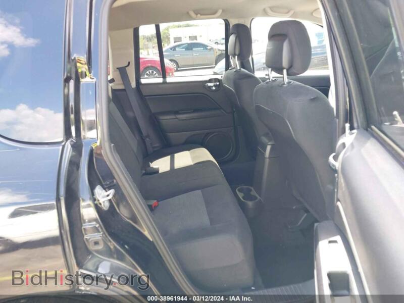 2014 Jeep COMPASS (VIN 1C4NJCBA7ED555683) — photo 8 of 13