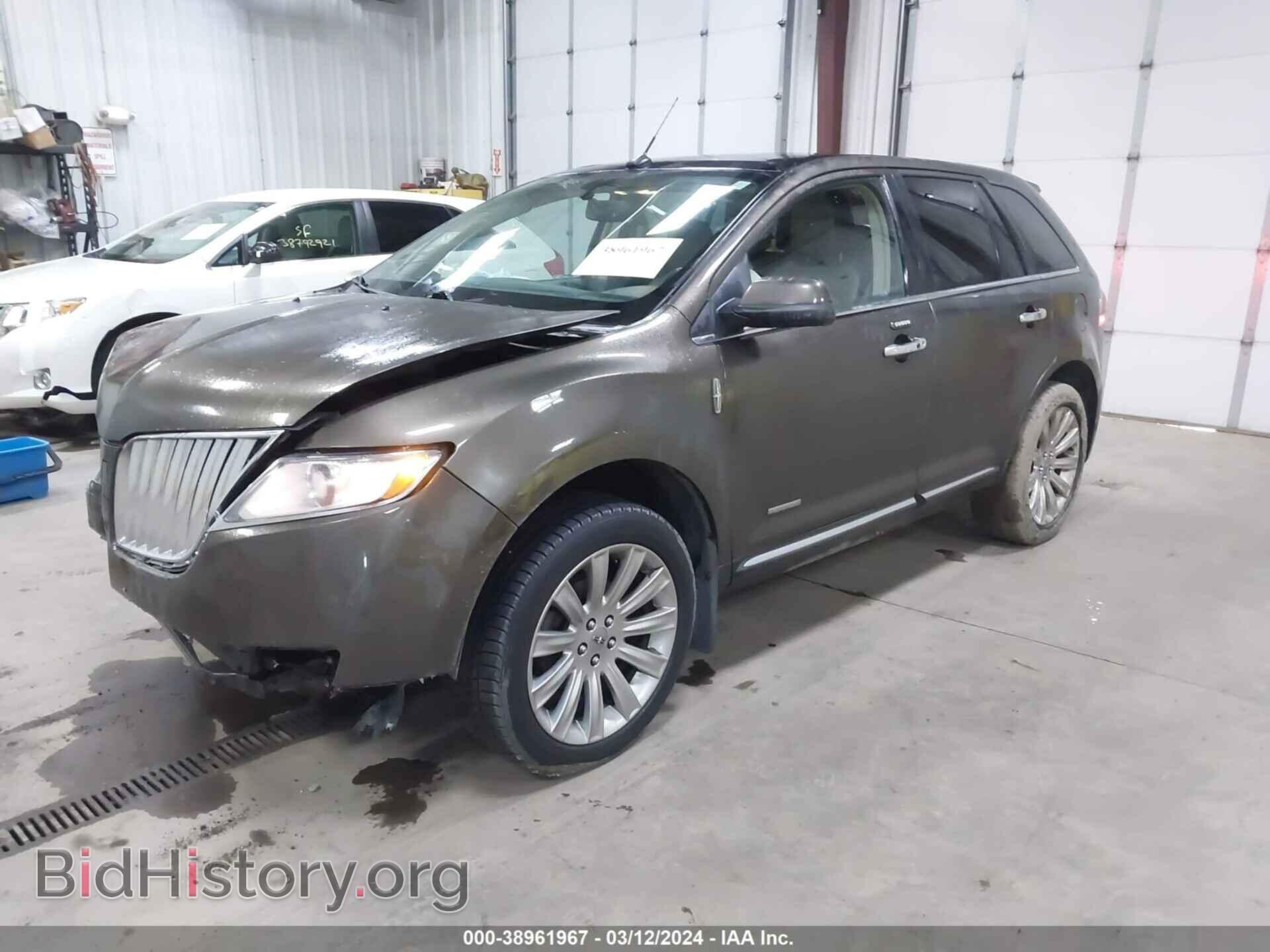 2011 LINCOLN MKX - VIN: 2LMDJ8JK3BBJ26769 - Photo 2
