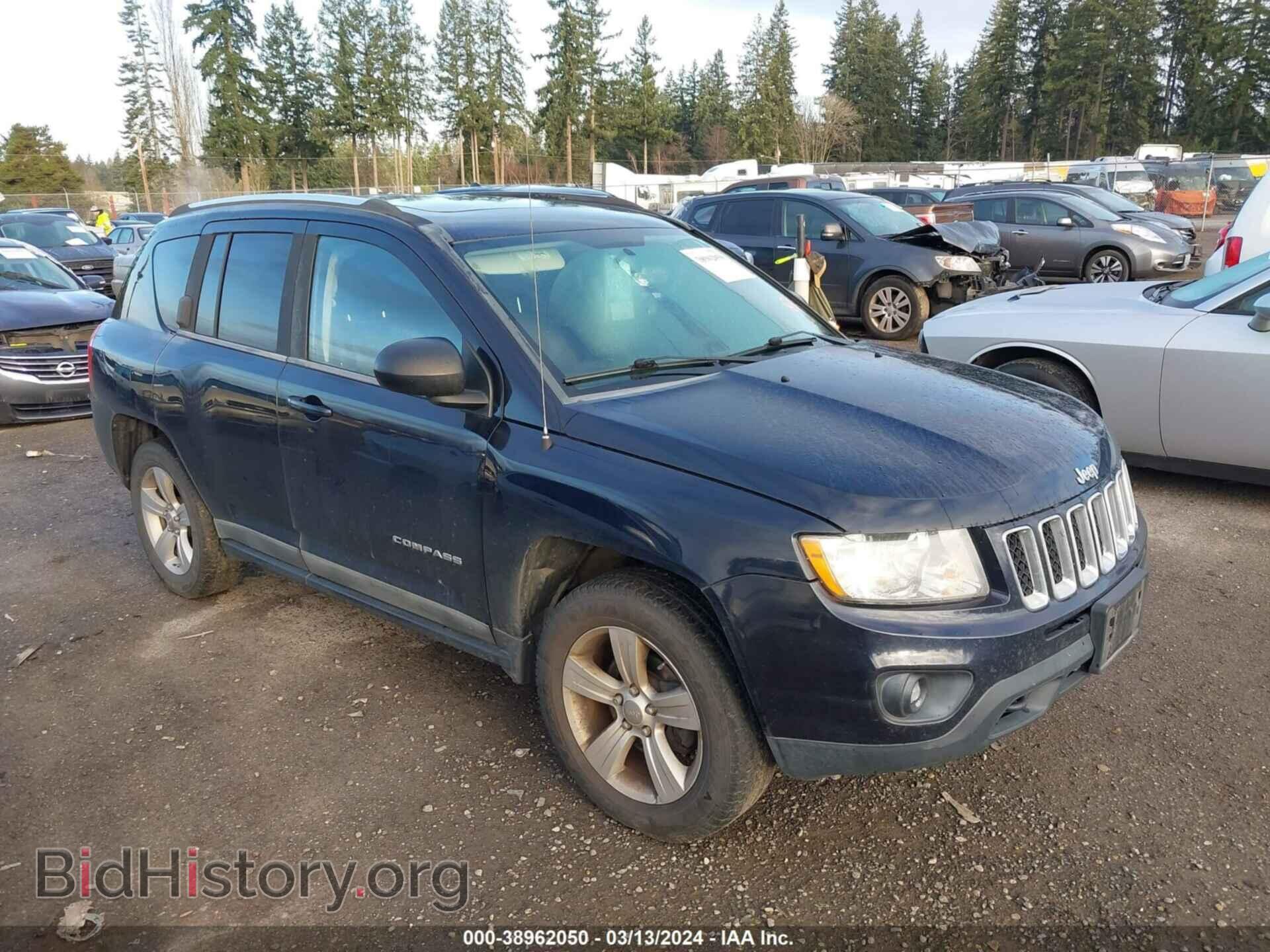 Photo 1J4NF1FB6BD154303 - JEEP COMPASS 2011