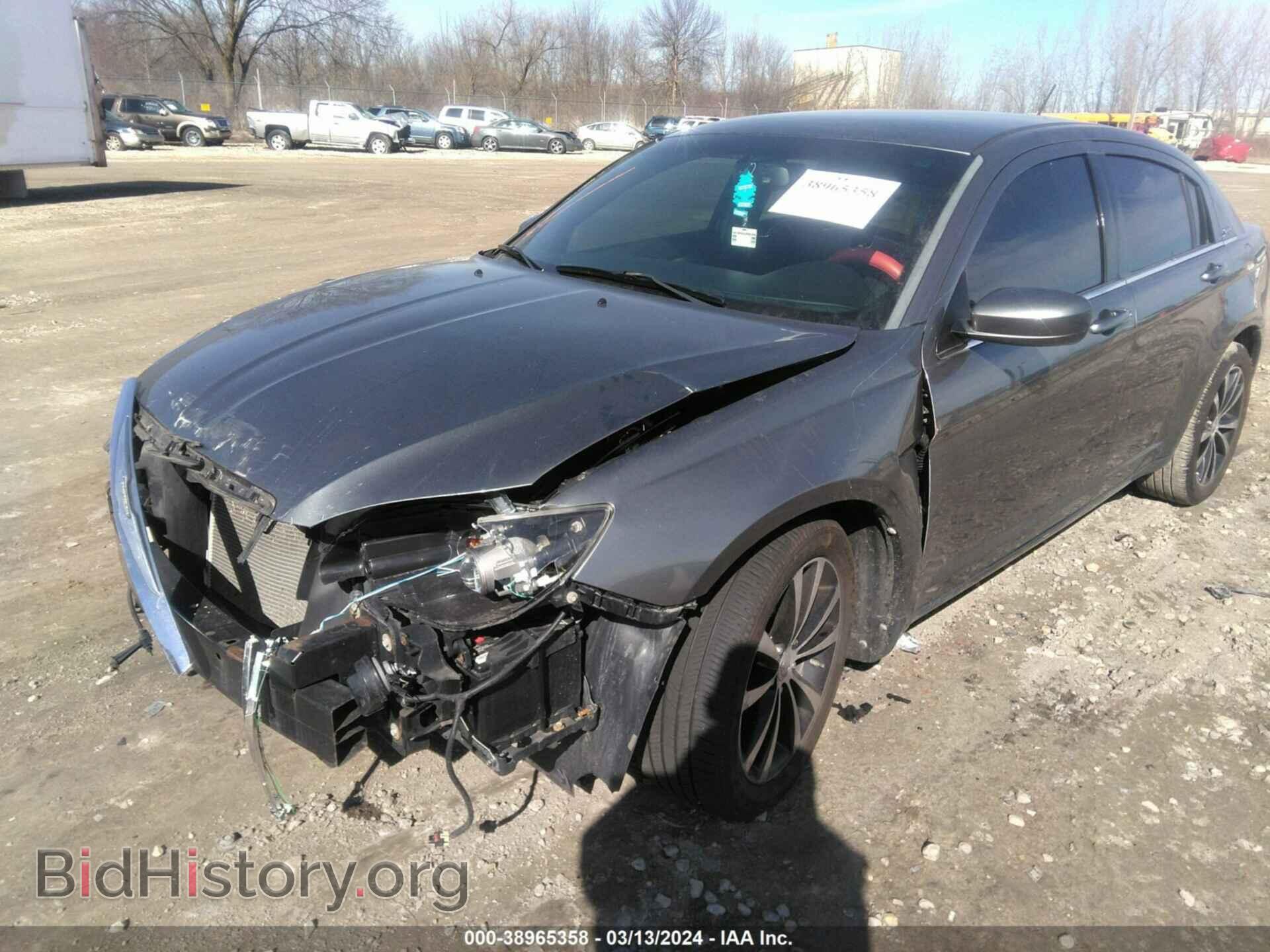 2013 CHRYSLER 200 - VIN: 1C3CCBBG3DN737877 - Фото 2