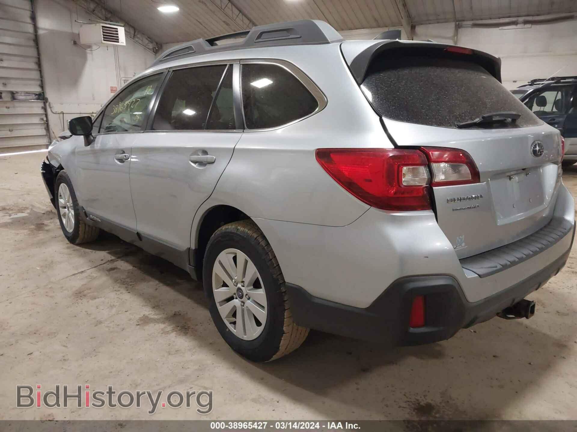 2018 SUBARU OUTBACK - VIN: 4S4BSAFC4J3302610 - Фото 3