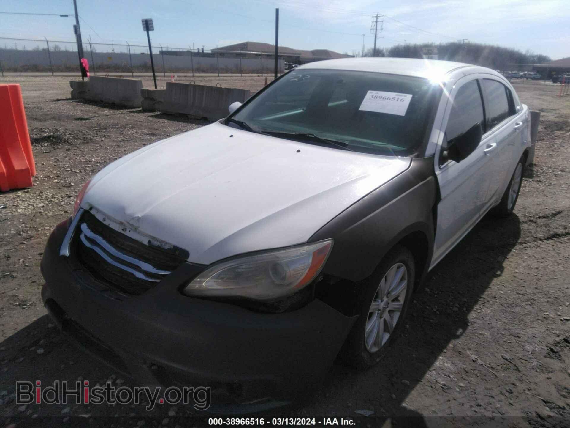 2011 CHRYSLER 200 - VIN: 1C3BC1FB9BN591129 - Фото 2
