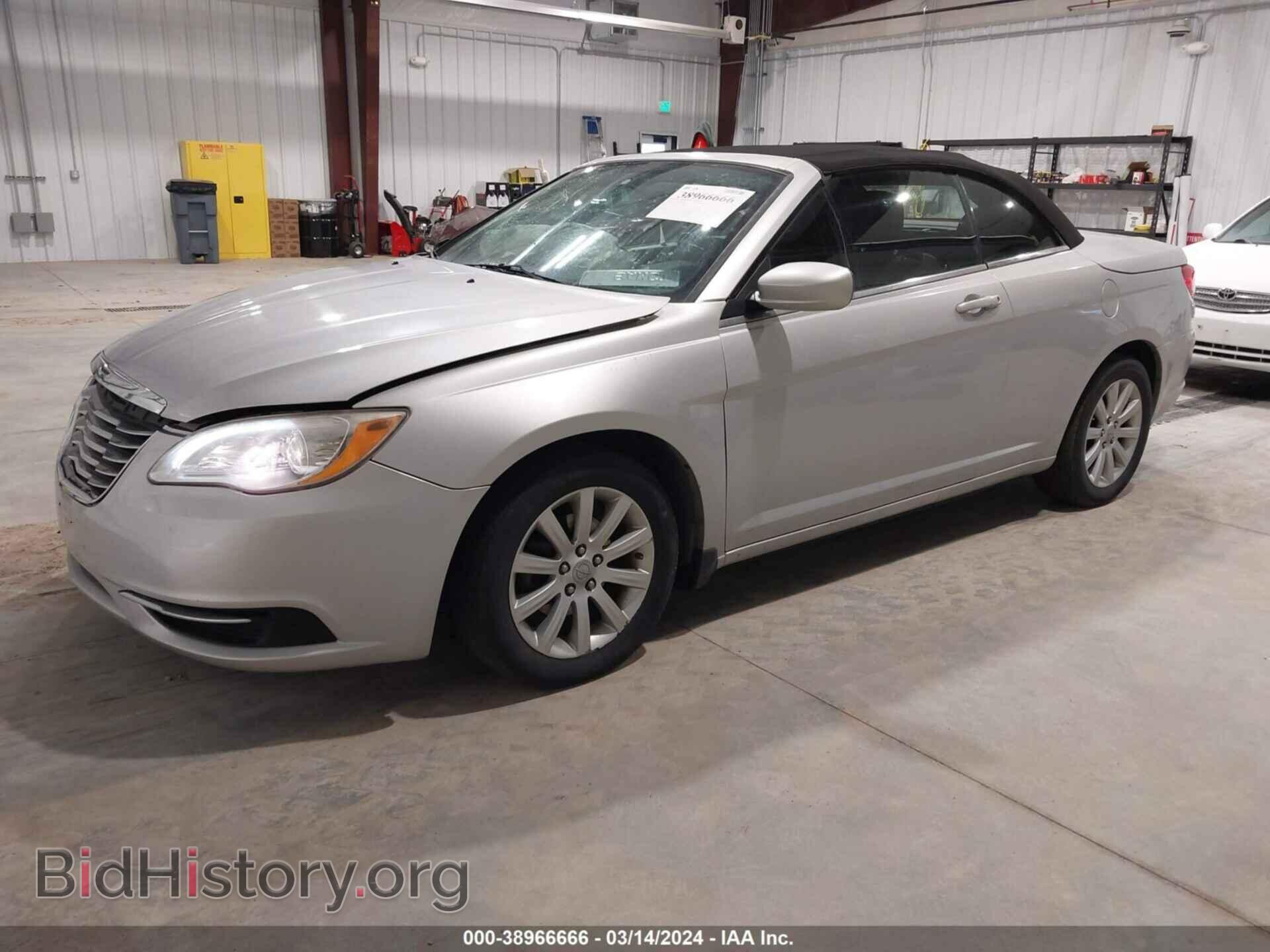 2012 CHRYSLER 200 - VIN: 1C3BCBEB2CN229605 - Фото 2