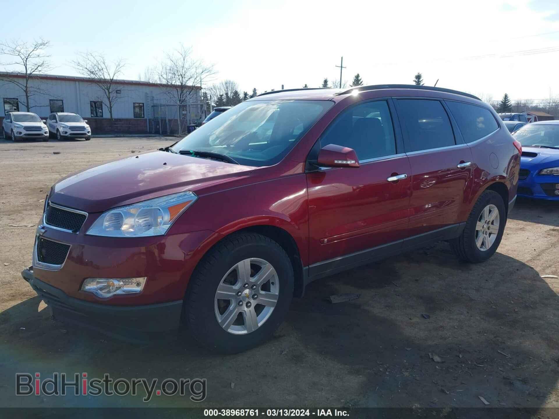 2010 CHEVROLET TRAVERSE - VIN: 1GNLRGED4AS113213 - Фото 2
