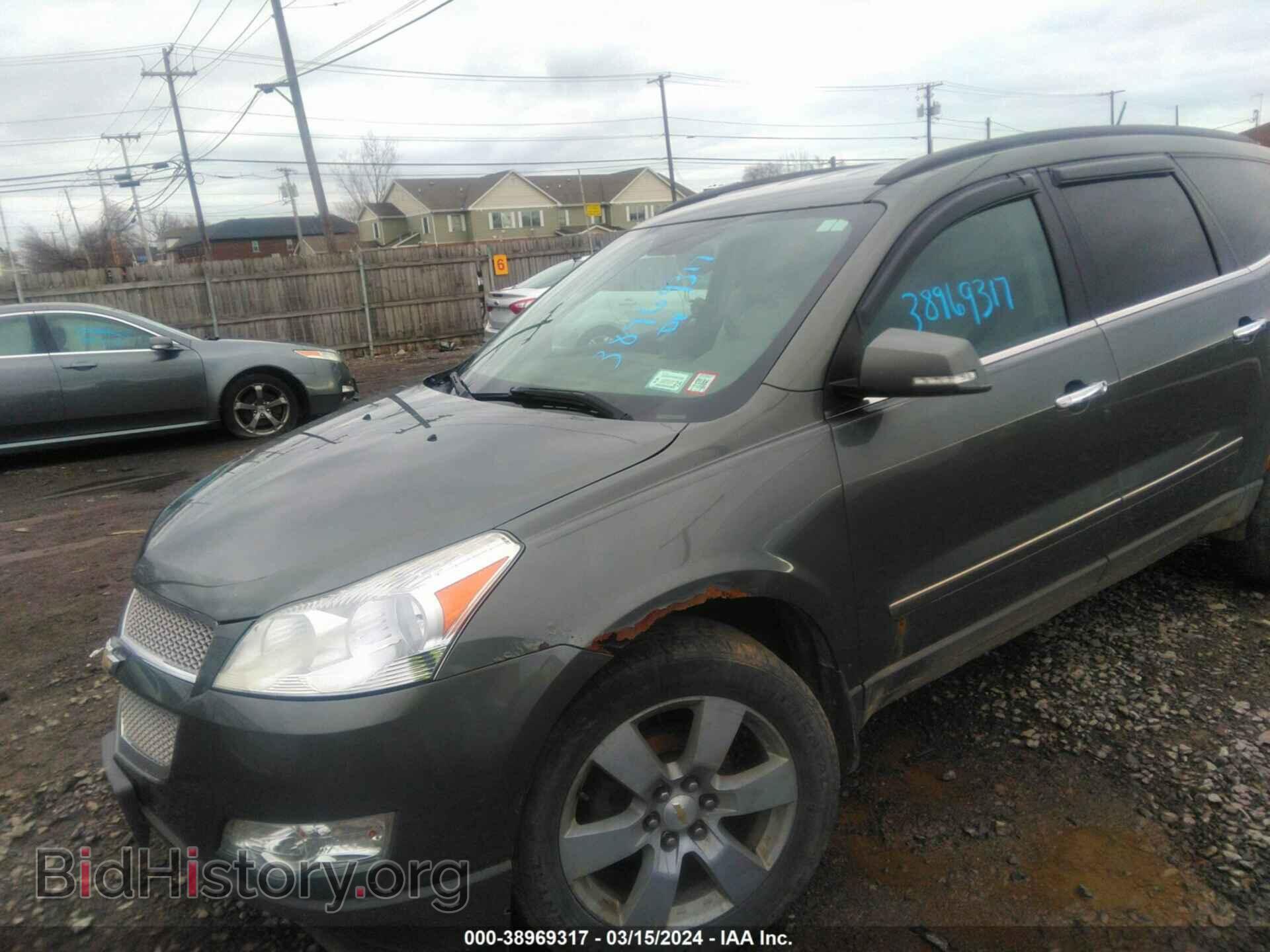 2011 CHEVROLET TRAVERSE - VIN: 1GNKVLED2BJ178486 - Фото 2