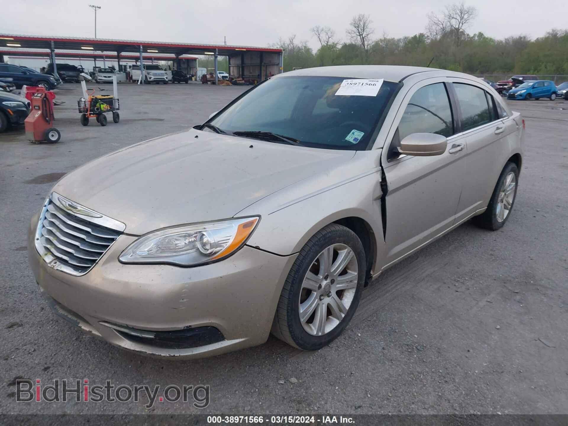 2013 CHRYSLER 200 - VIN: 1C3CCBAB3DN715206 - Фото 2