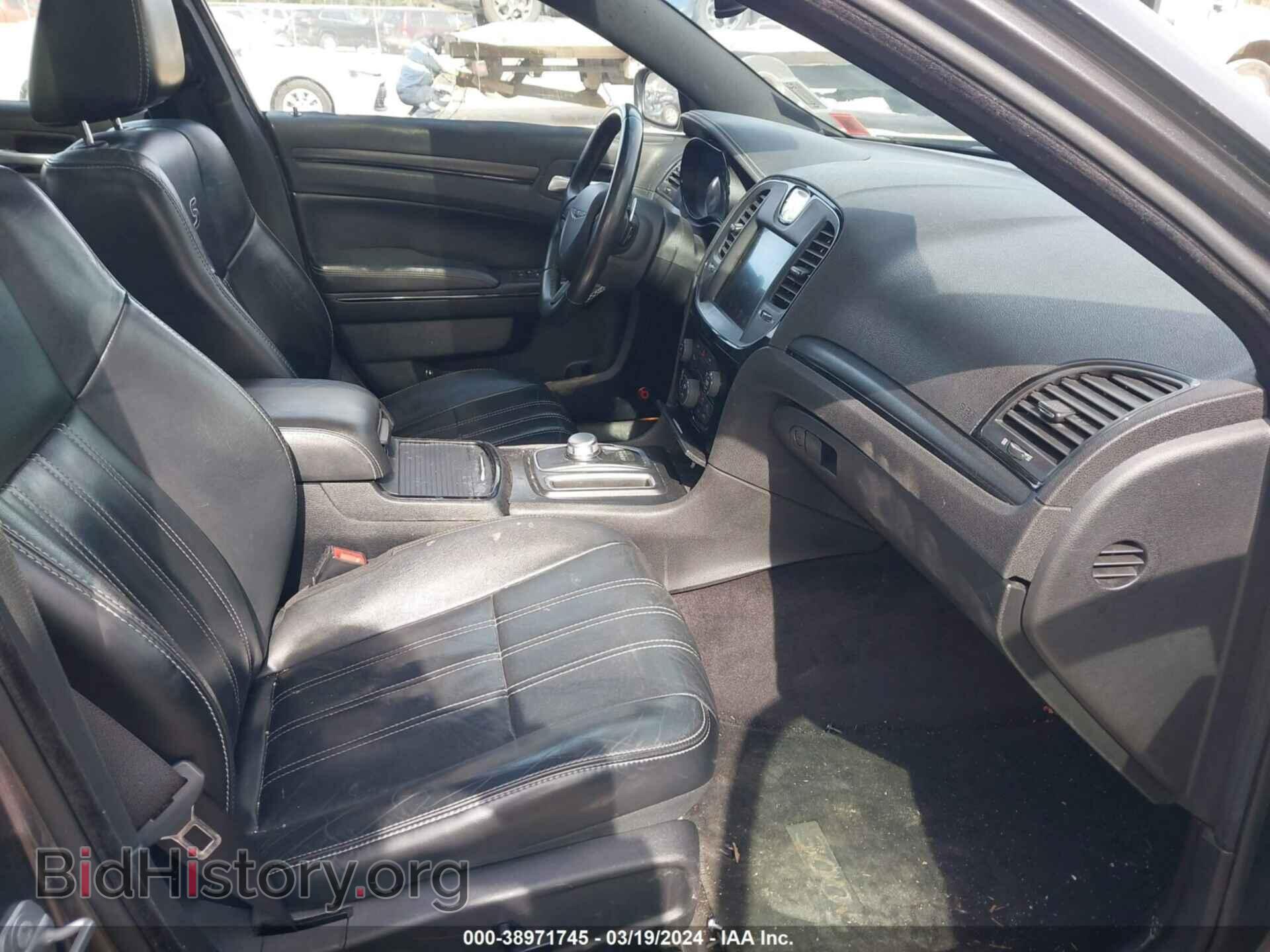 2016 CHRYSLER 300 - VIN: 2C3CCABT3GH307982 - Фото 5