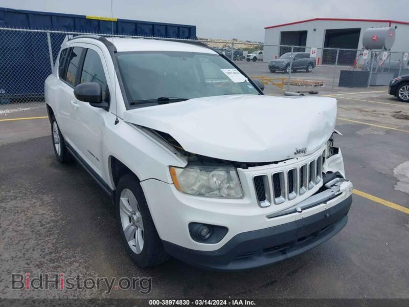 2011 Jeep COMPASS (VIN 1J4NT1FA8BD176691) — фото 1 из 20, IAAI, повреждение: передняя часть