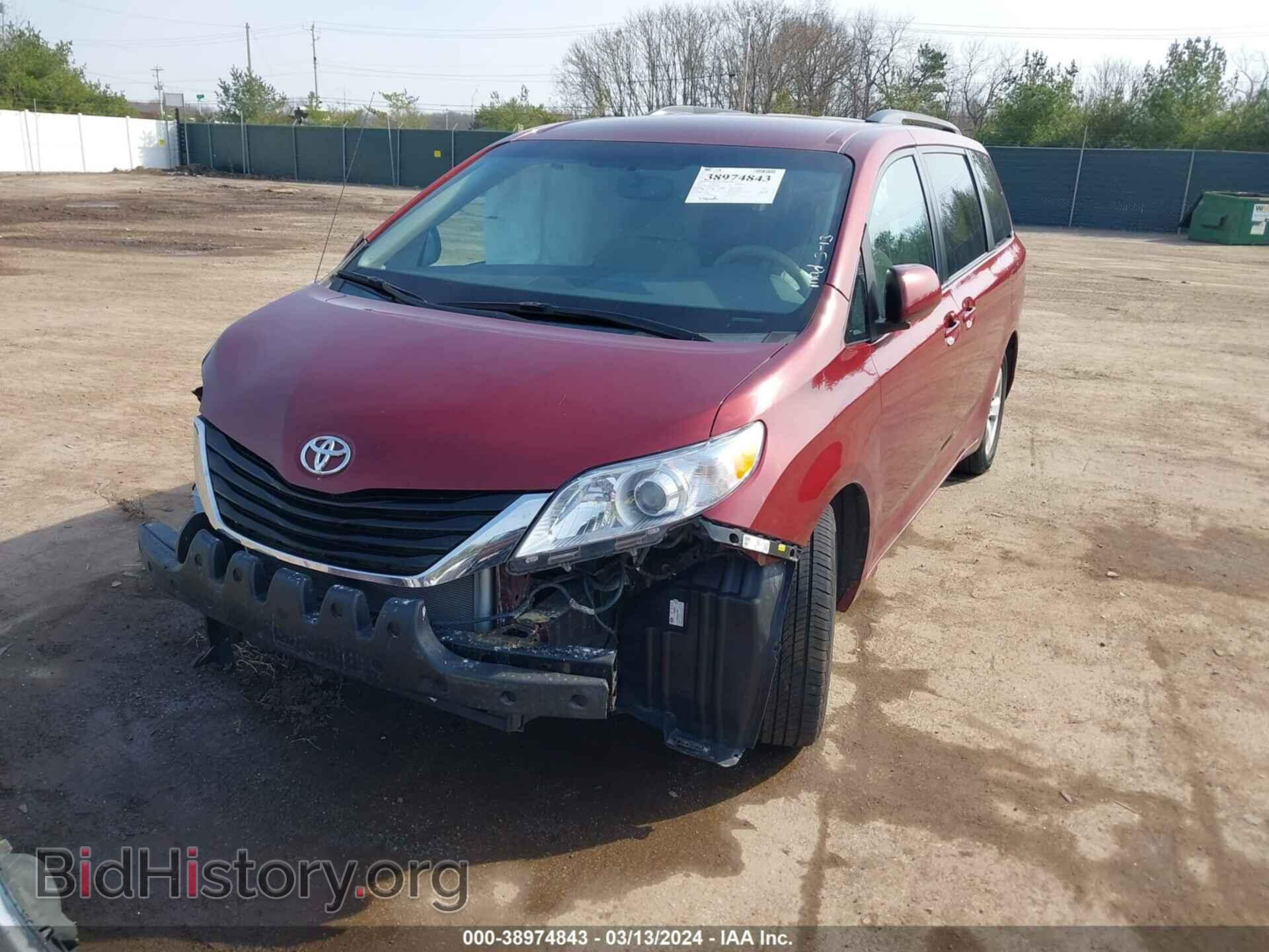 2013 TOYOTA SIENNA - VIN: 5TDKK3DC8DS401839 - Фото 2